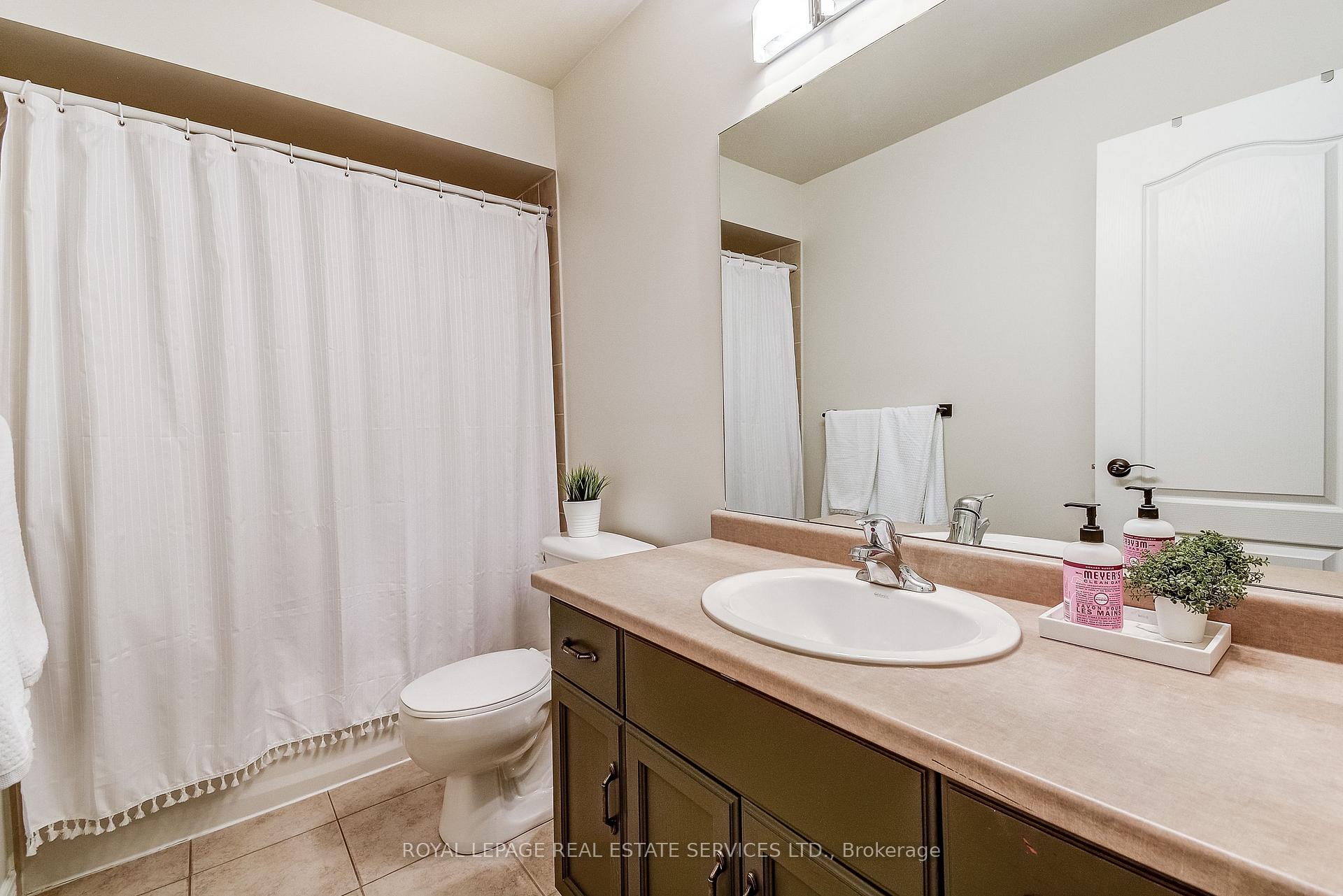 Photo 19 of Unit 3, 232 Stonehenge Drive, Hamilton, Meadowlands — HOMEH
