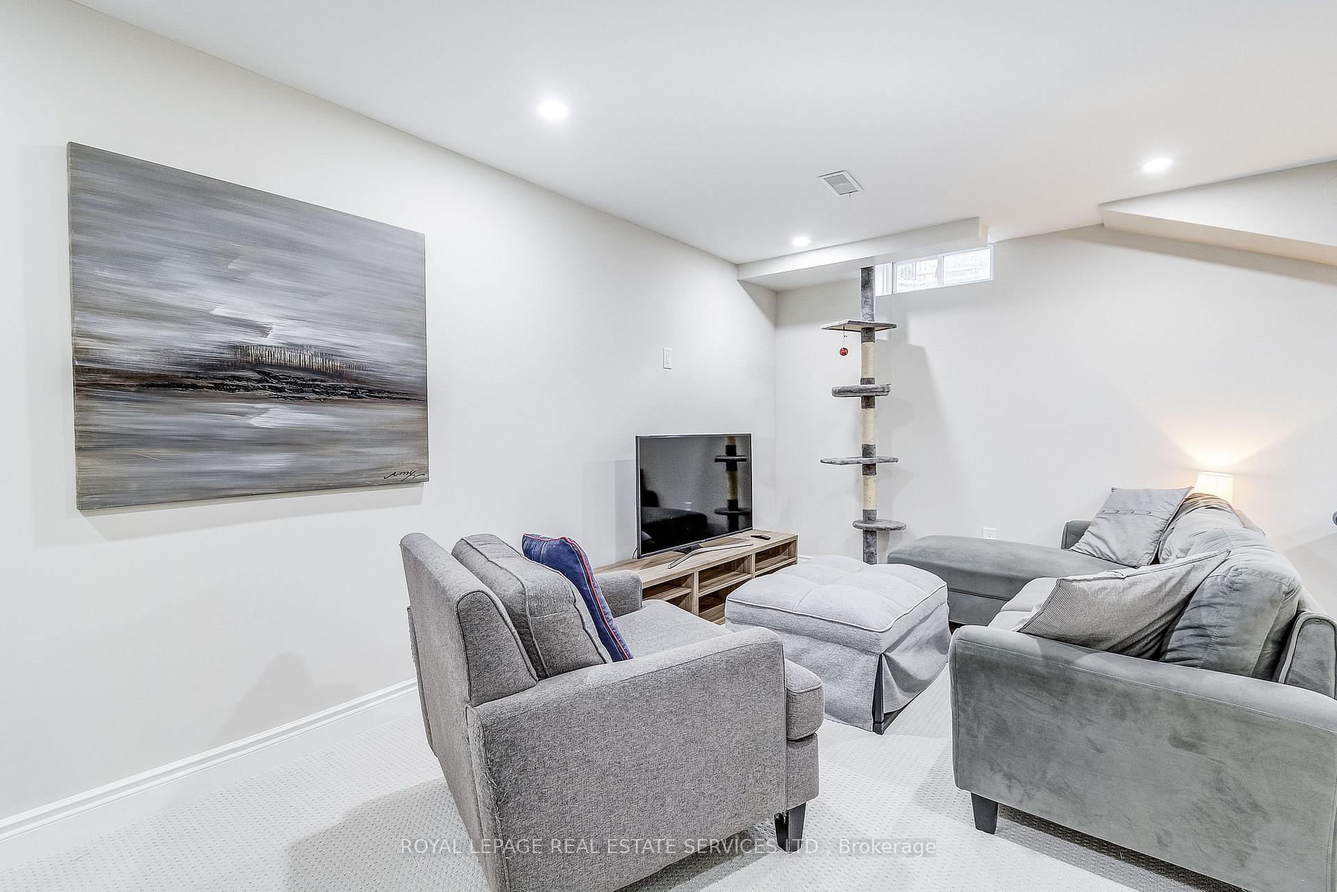 Photo 21 of Unit 3, 232 Stonehenge Drive, Hamilton, Meadowlands — HOMEH