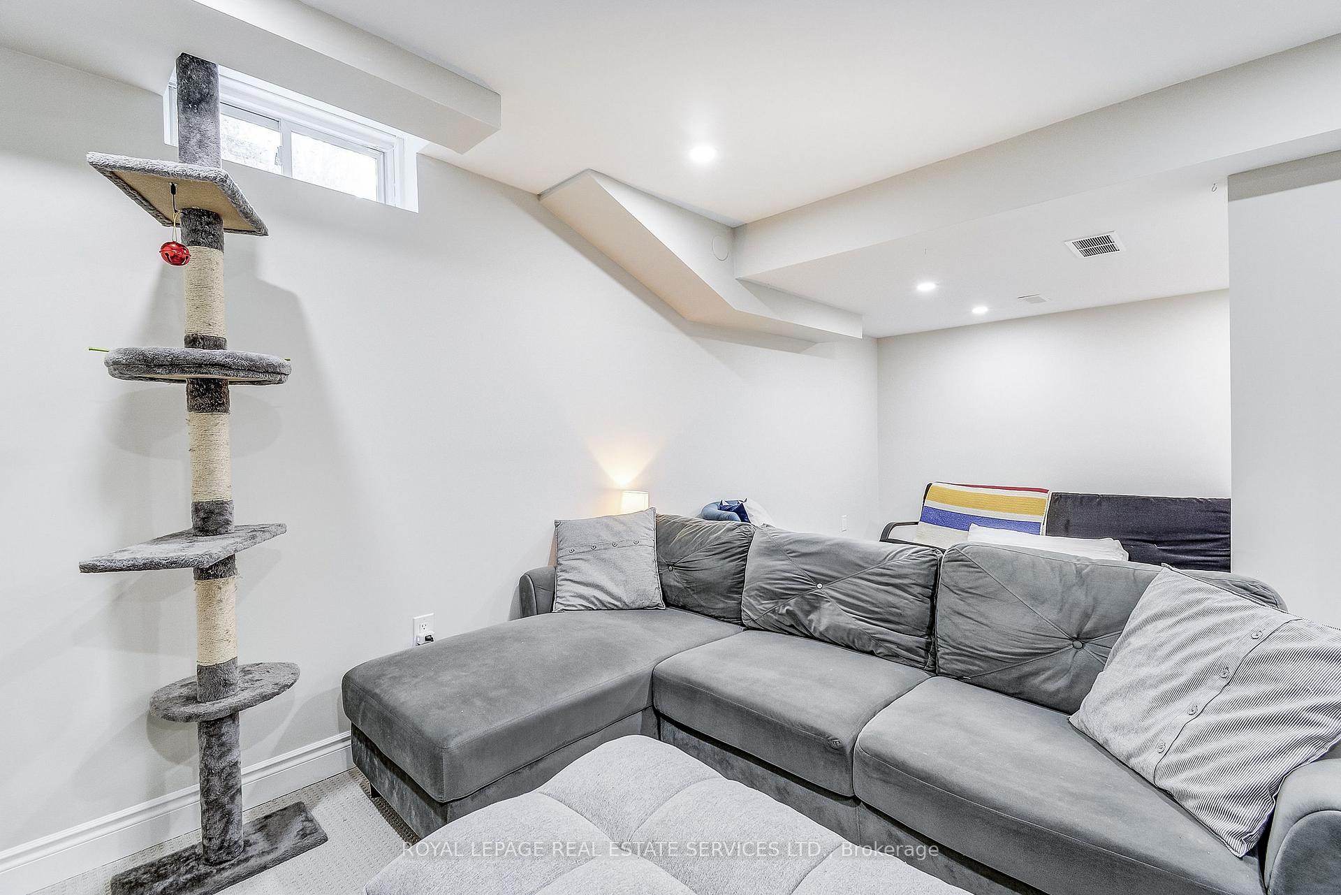 Photo 25 of Unit 3, 232 Stonehenge Drive, Hamilton, Meadowlands — HOMEH