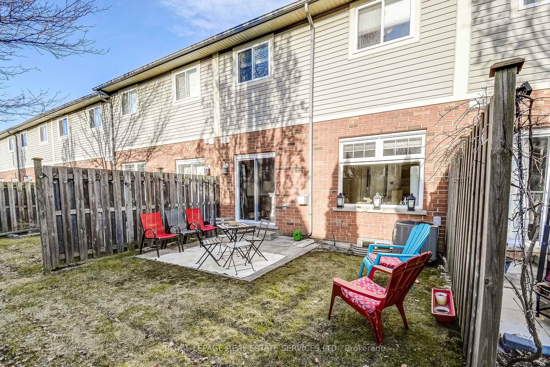 Photo 31 of Unit 3, 232 Stonehenge Drive, Hamilton, Meadowlands — HOMEH