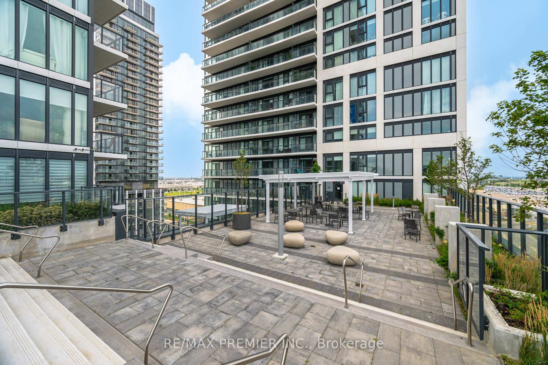 Photo 74 of Unit 1024, 9000 Jane Street, Vaughan, Concord — HOMEH