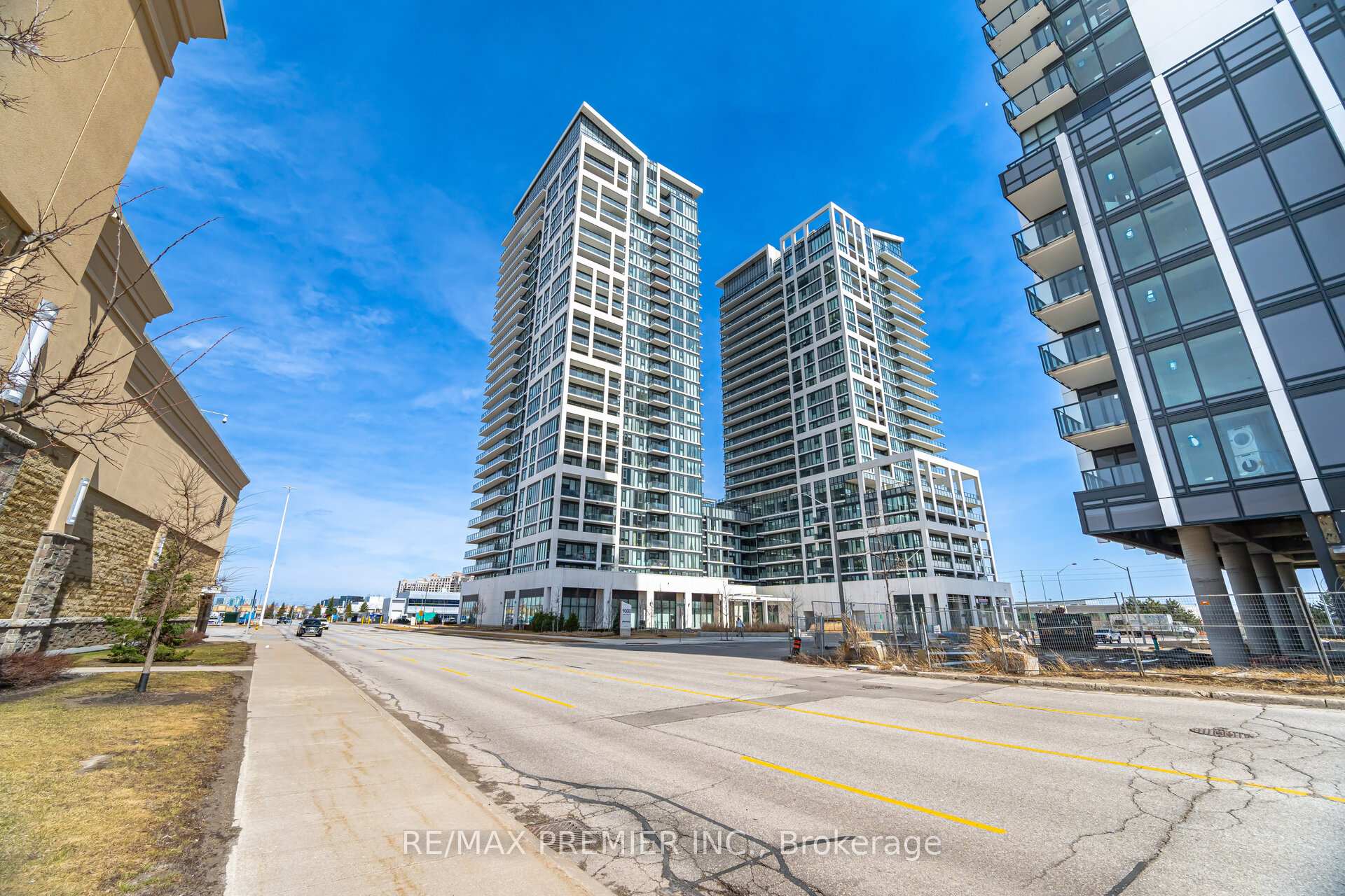Photo 1 of Unit 1024, 9000 Jane Street, Vaughan, Concord — HOMEH