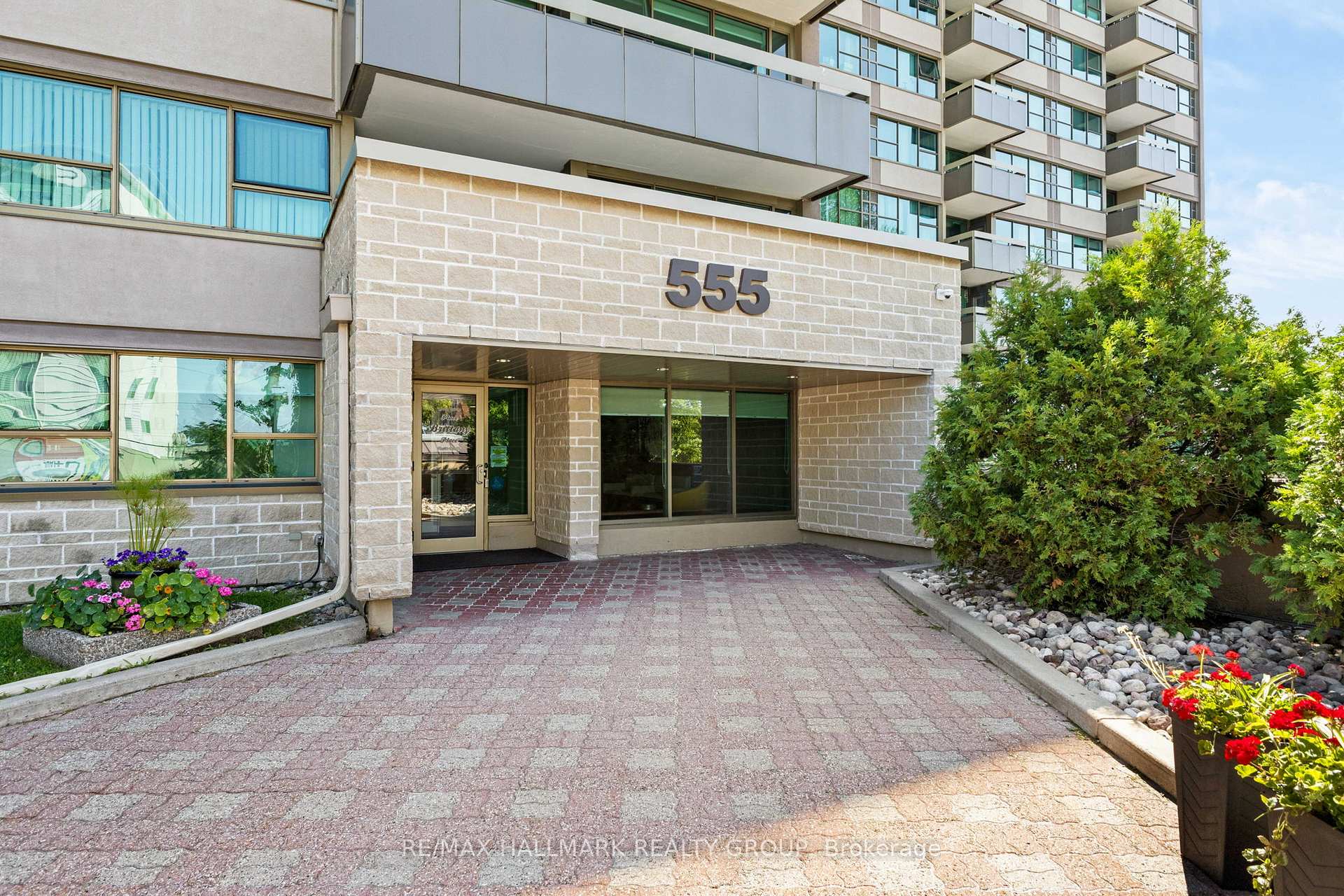 Photo 1 of Unit 1009, 555 Brittany Drive, Ottawa, Viscount Alexander Park — HOMEH