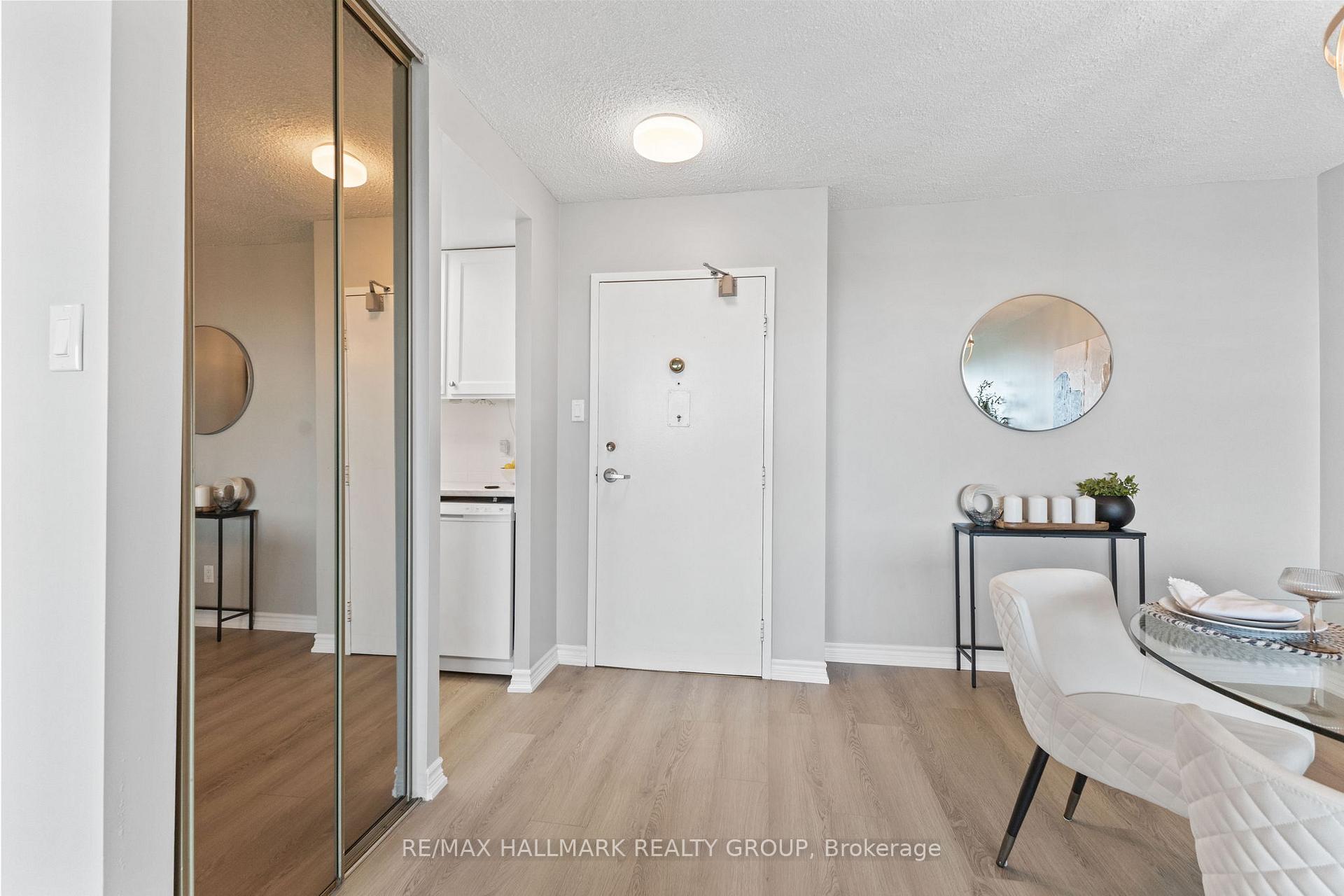 Photo 2 of Unit 1009, 555 Brittany Drive, Ottawa, Viscount Alexander Park — HOMEH