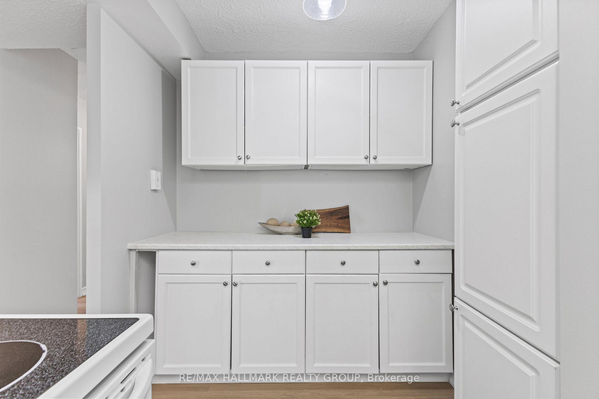 Photo 11 of Unit 1009, 555 Brittany Drive, Ottawa, Viscount Alexander Park — HOMEH