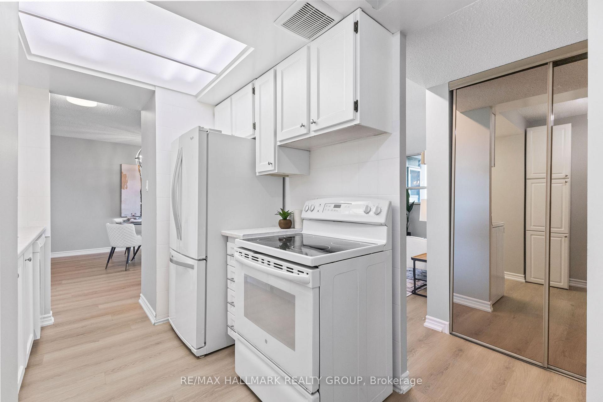 Photo 12 of Unit 1009, 555 Brittany Drive, Ottawa, Viscount Alexander Park — HOMEH