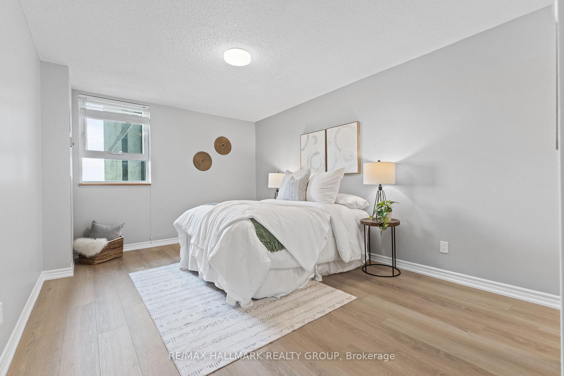 Photo 14 of Unit 1009, 555 Brittany Drive, Ottawa, Viscount Alexander Park — HOMEH