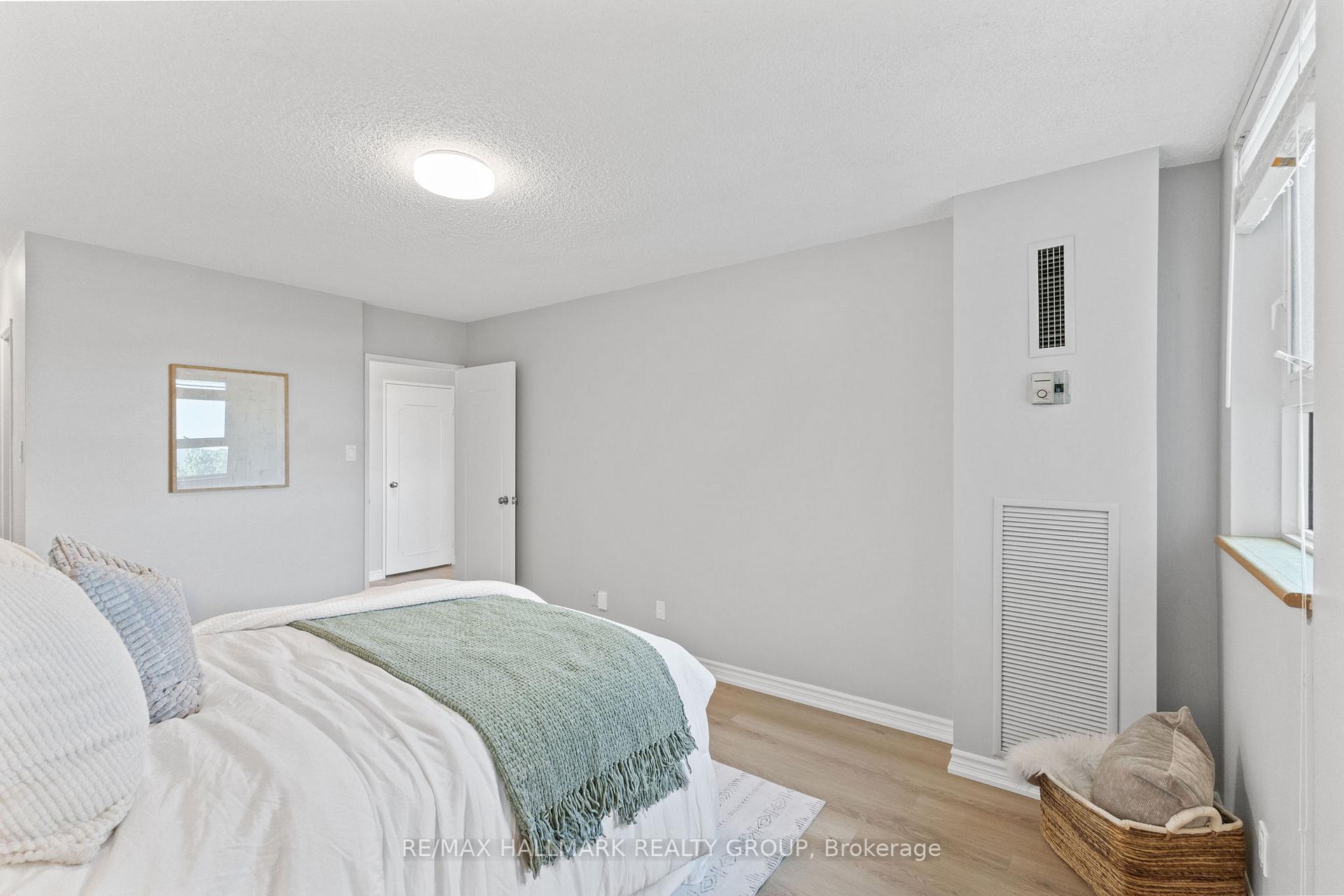 Photo 15 of Unit 1009, 555 Brittany Drive, Ottawa, Viscount Alexander Park — HOMEH