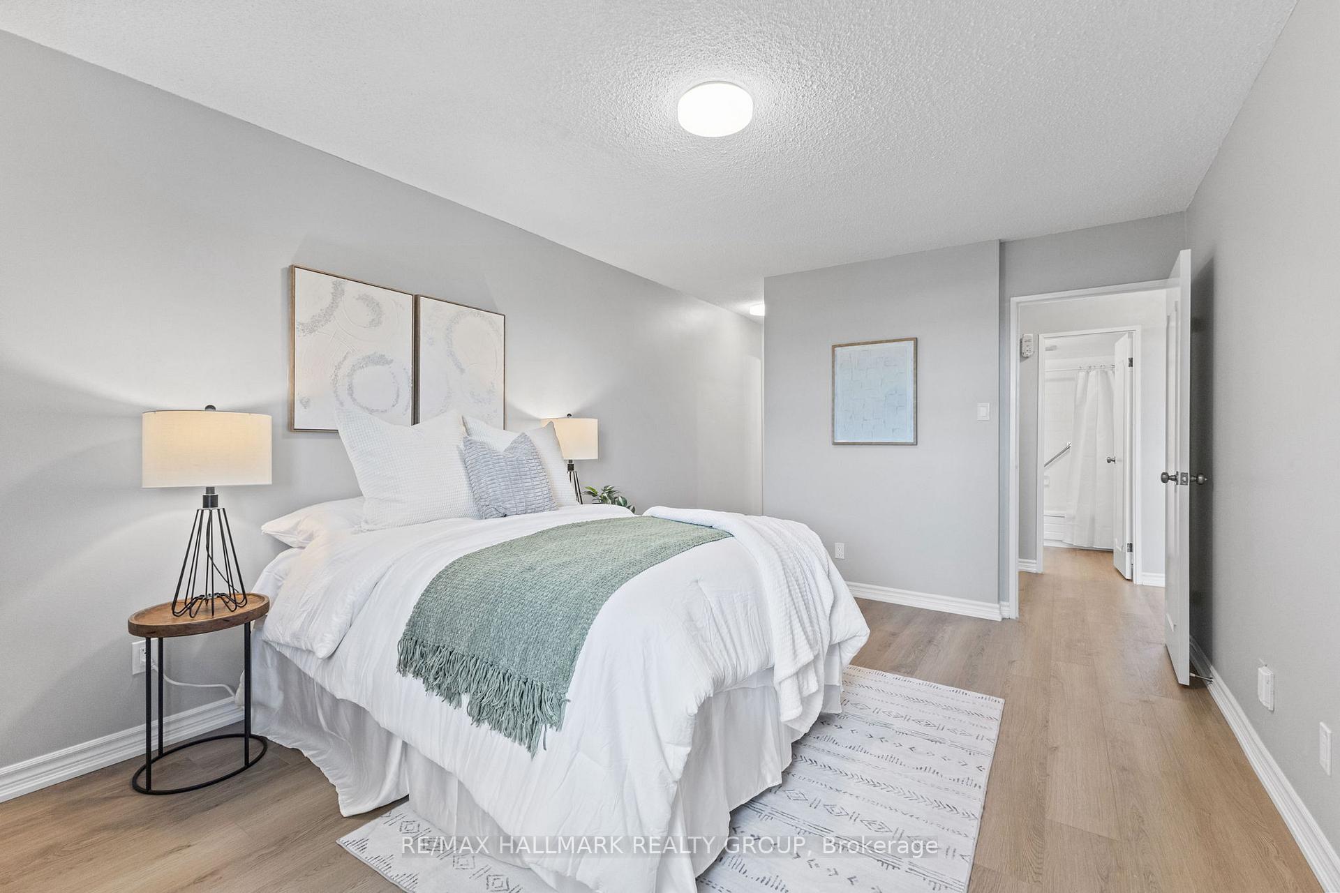 Photo 16 of Unit 1009, 555 Brittany Drive, Ottawa, Viscount Alexander Park — HOMEH