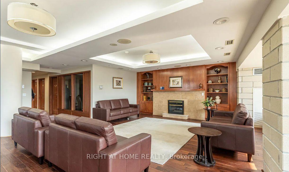 Photo 2 of Unit 211, 2500 Rutherford Road, Vaughan, Maple — HOMEH