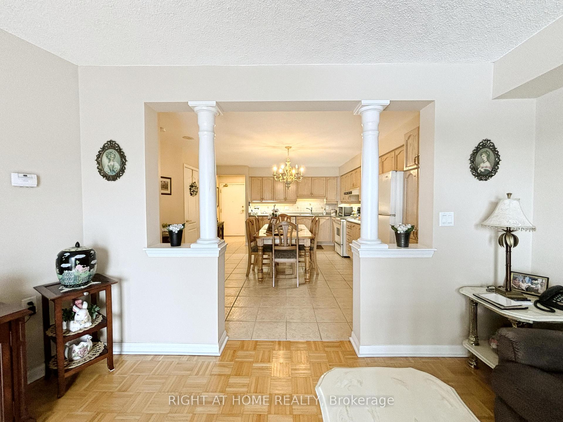 Photo 4 of Unit 211, 2500 Rutherford Road, Vaughan, Maple — HOMEH