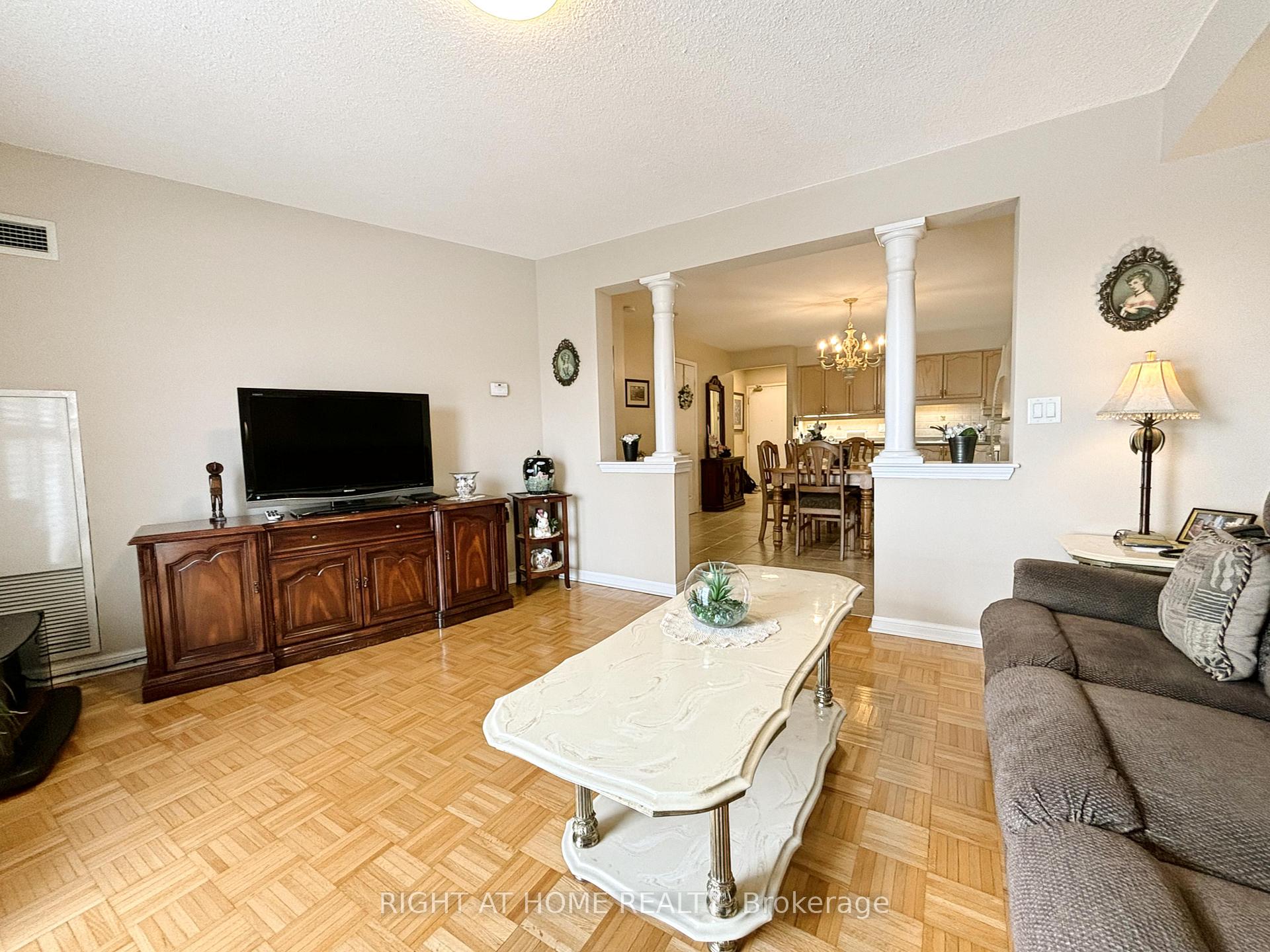 Photo 7 of Unit 211, 2500 Rutherford Road, Vaughan, Maple — HOMEH