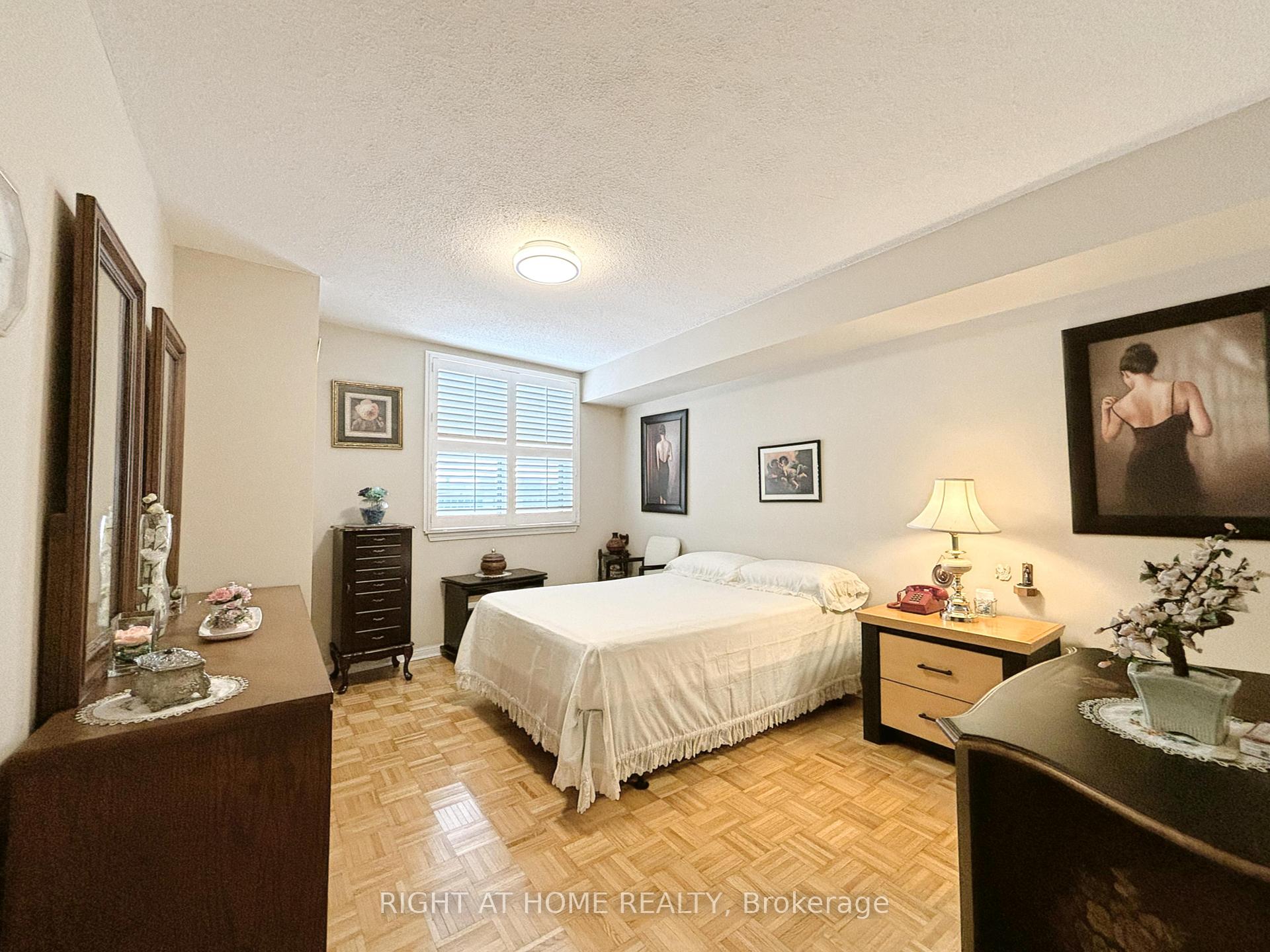Photo 11 of Unit 211, 2500 Rutherford Road, Vaughan, Maple — HOMEH
