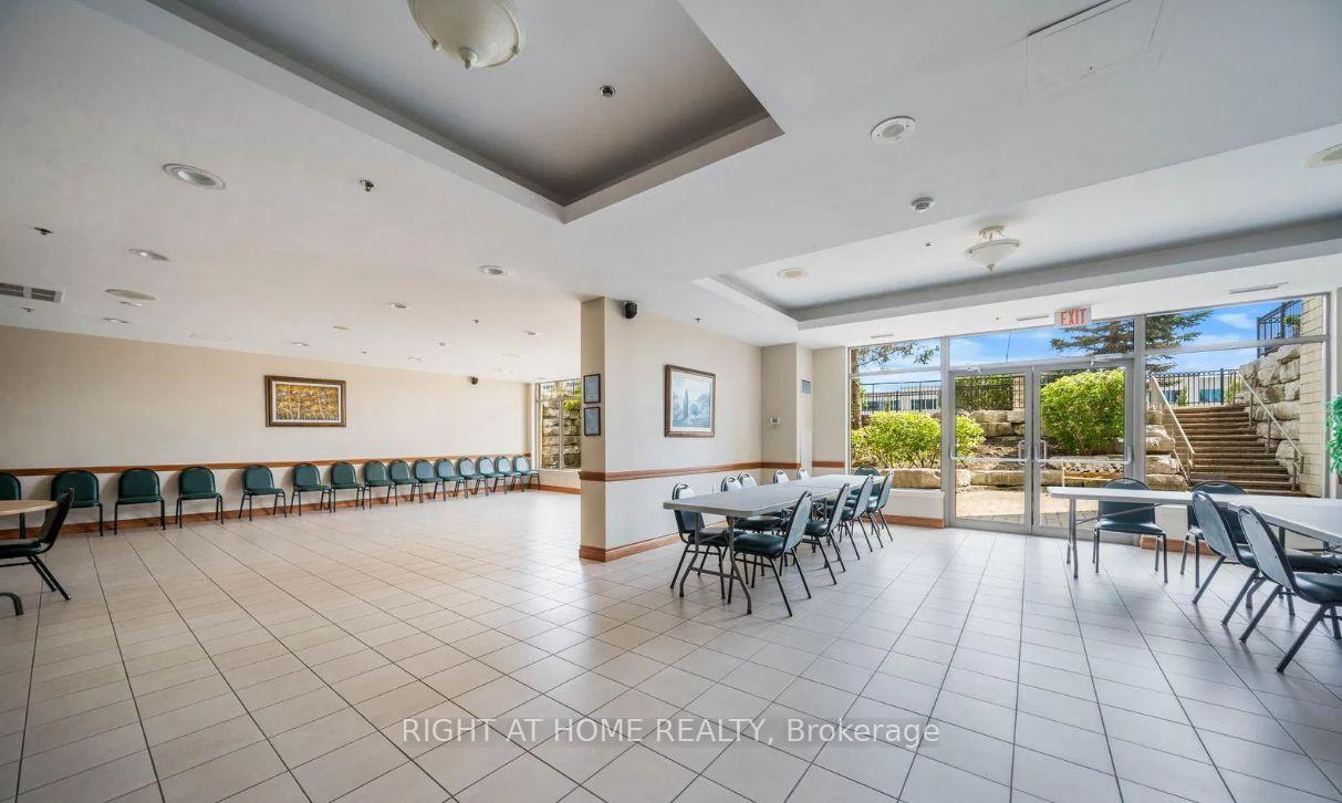 Photo 19 of Unit 211, 2500 Rutherford Road, Vaughan, Maple — HOMEH