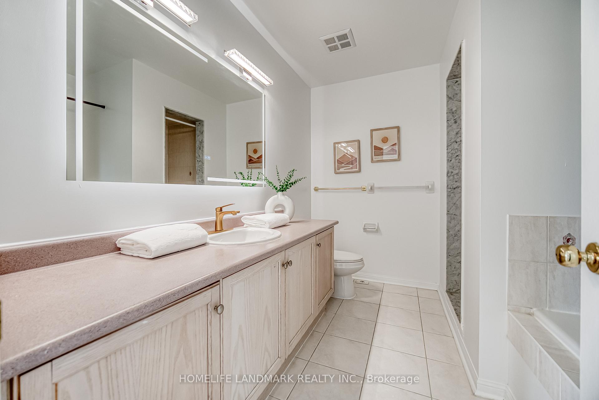 Photo 33 of Unit 15, 12 St Moritz Way, Markham, Unionville — HOMEH