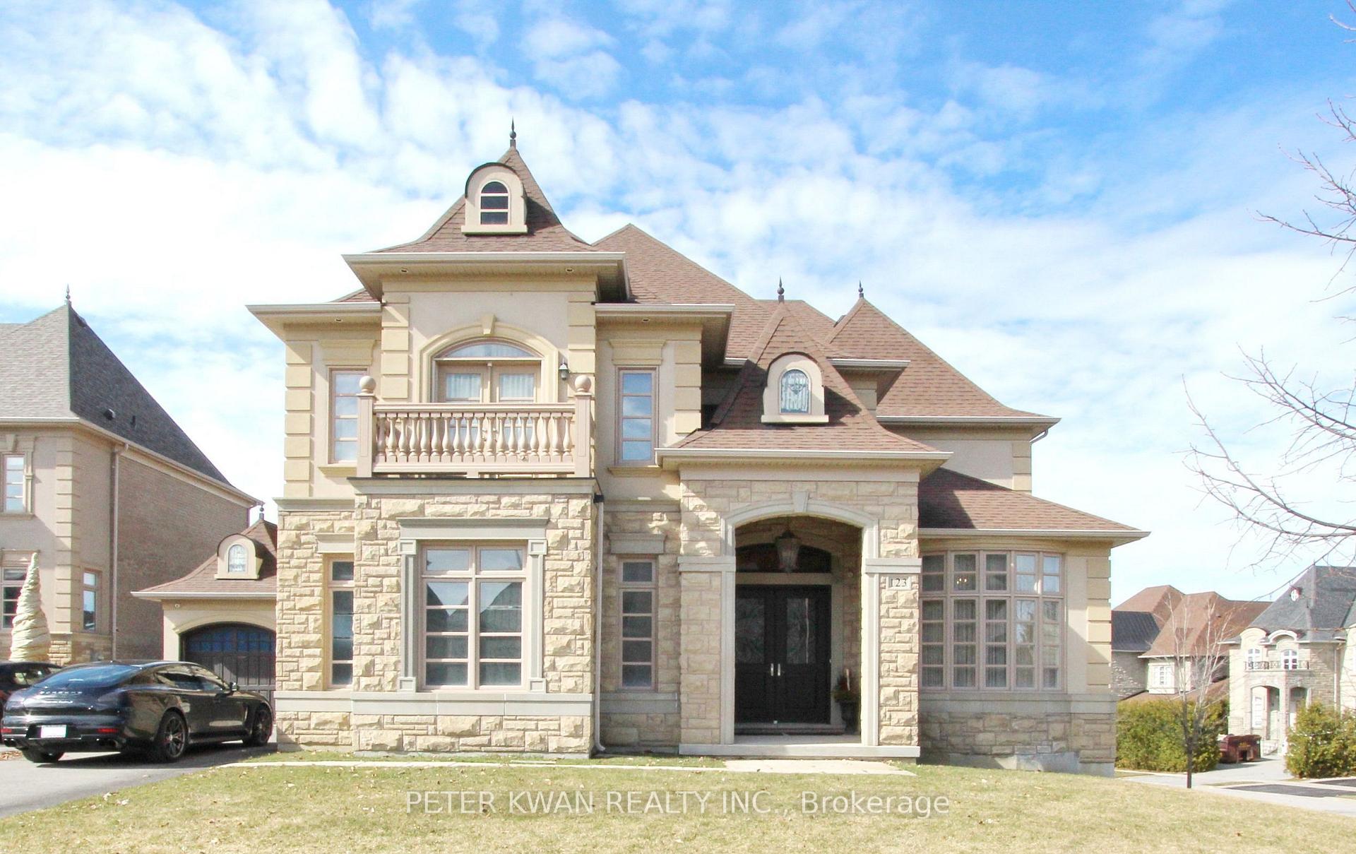 Front of 123 Carisbrooke Circle