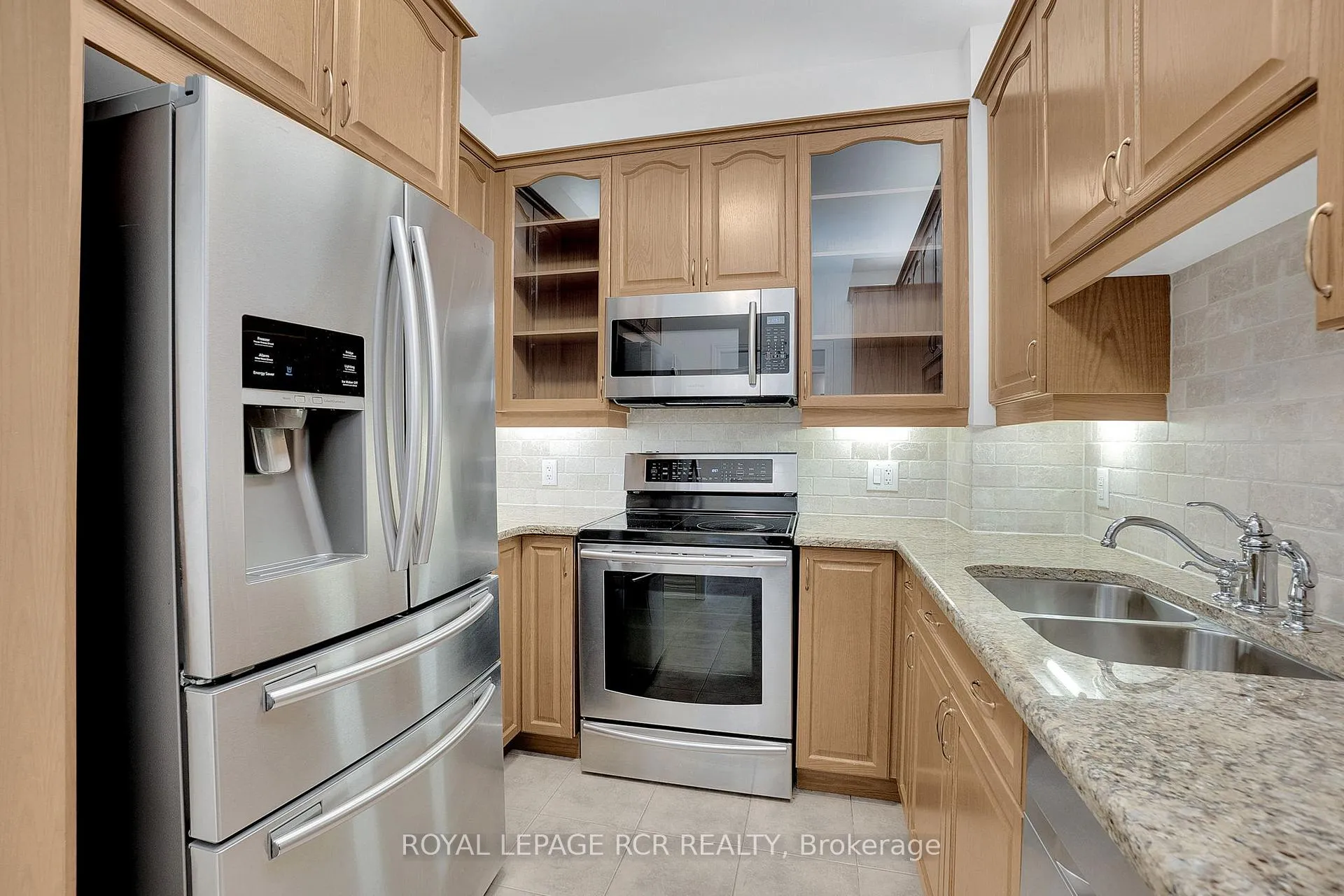 Photo 6 of Unit 403, 60 Ann Street, Caledon, Bolton West — HOMEH
