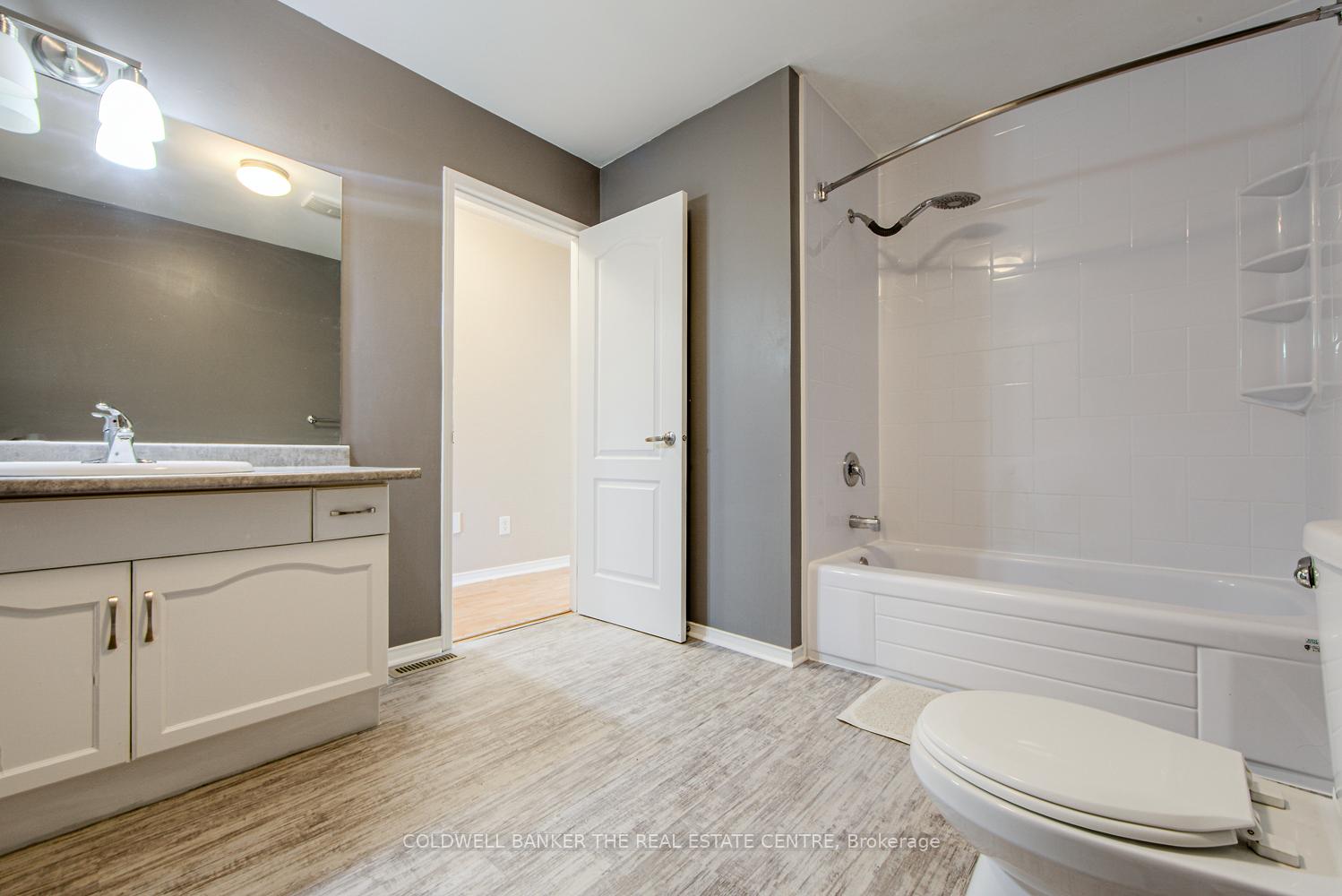 Photo 25 of 34 Parkside Crescent S, Essa, Angus — HOMEH