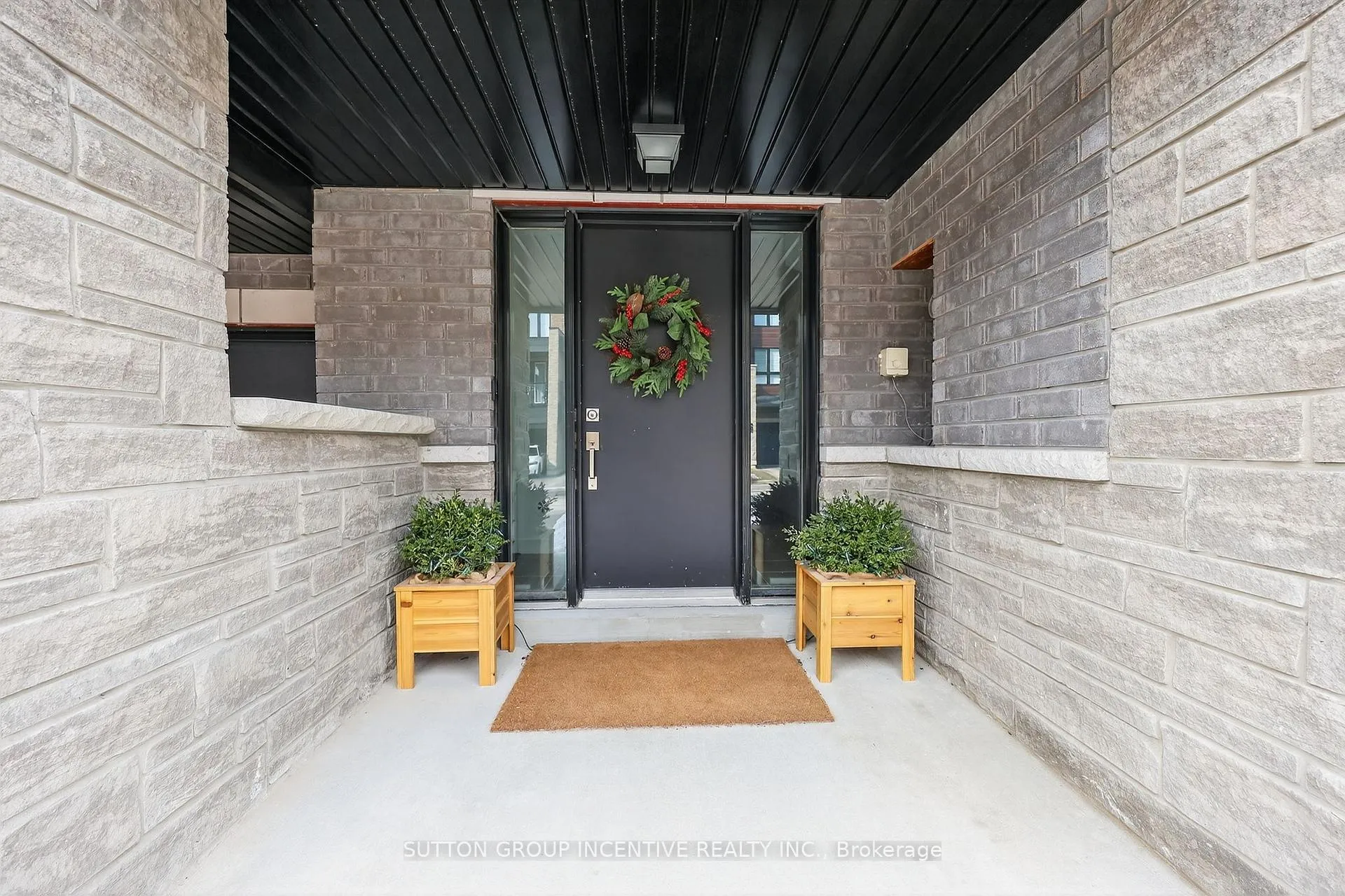 Photo 3 of 46 Spry Lane, Barrie, Innis-Shore — HOMEH