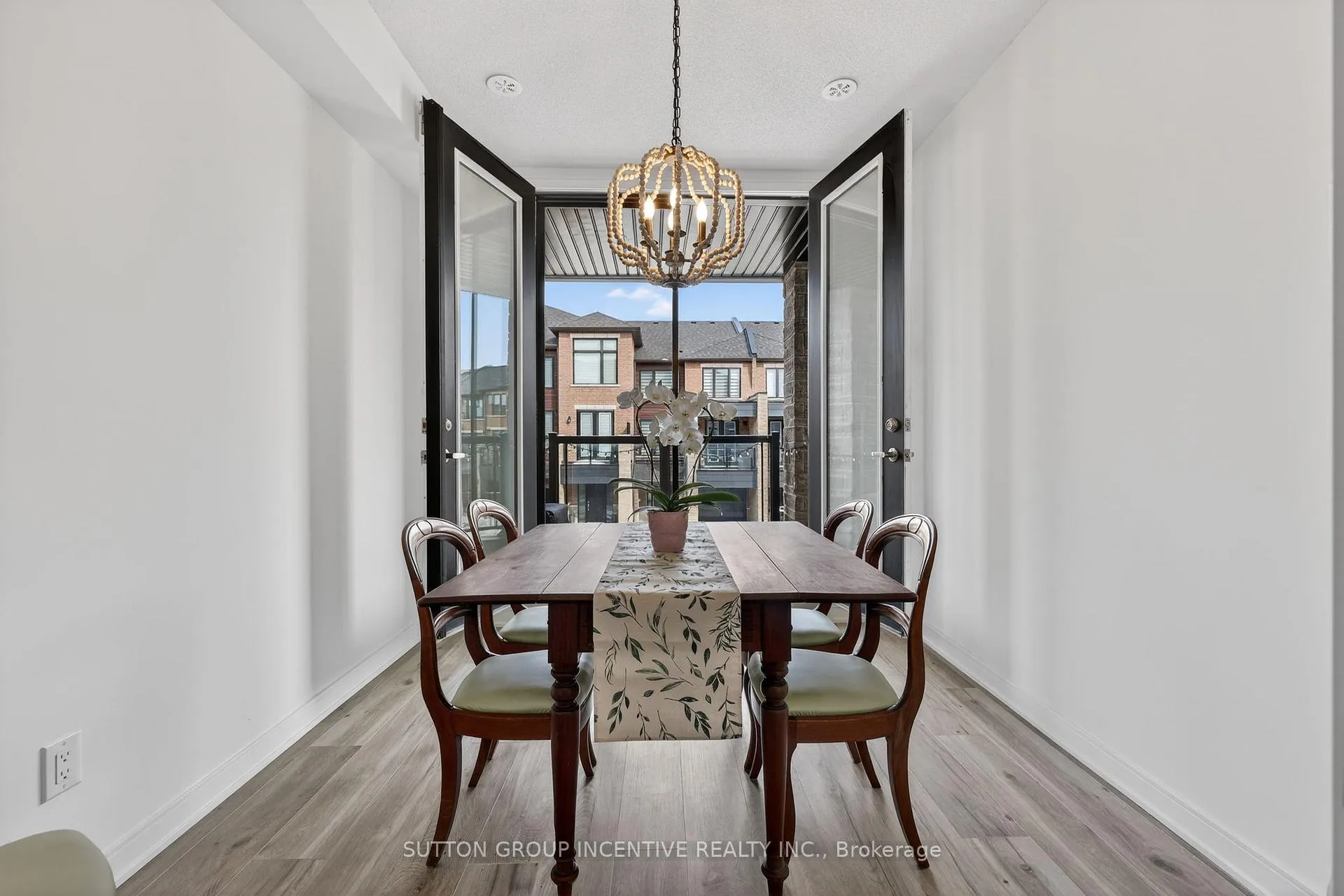 Photo 6 of 46 Spry Lane, Barrie, Innis-Shore — HOMEH