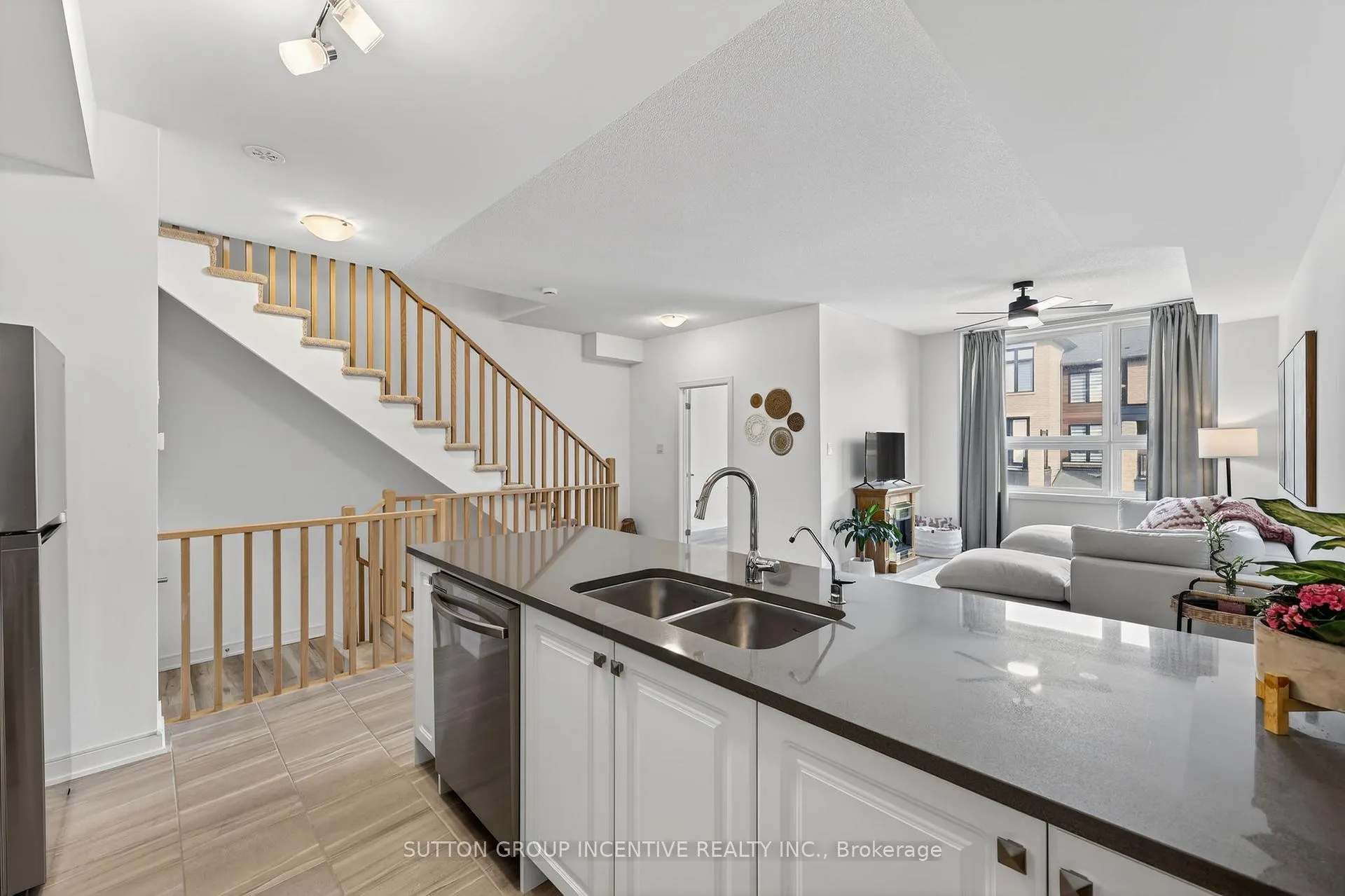 Photo 10 of 46 Spry Lane, Barrie, Innis-Shore — HOMEH