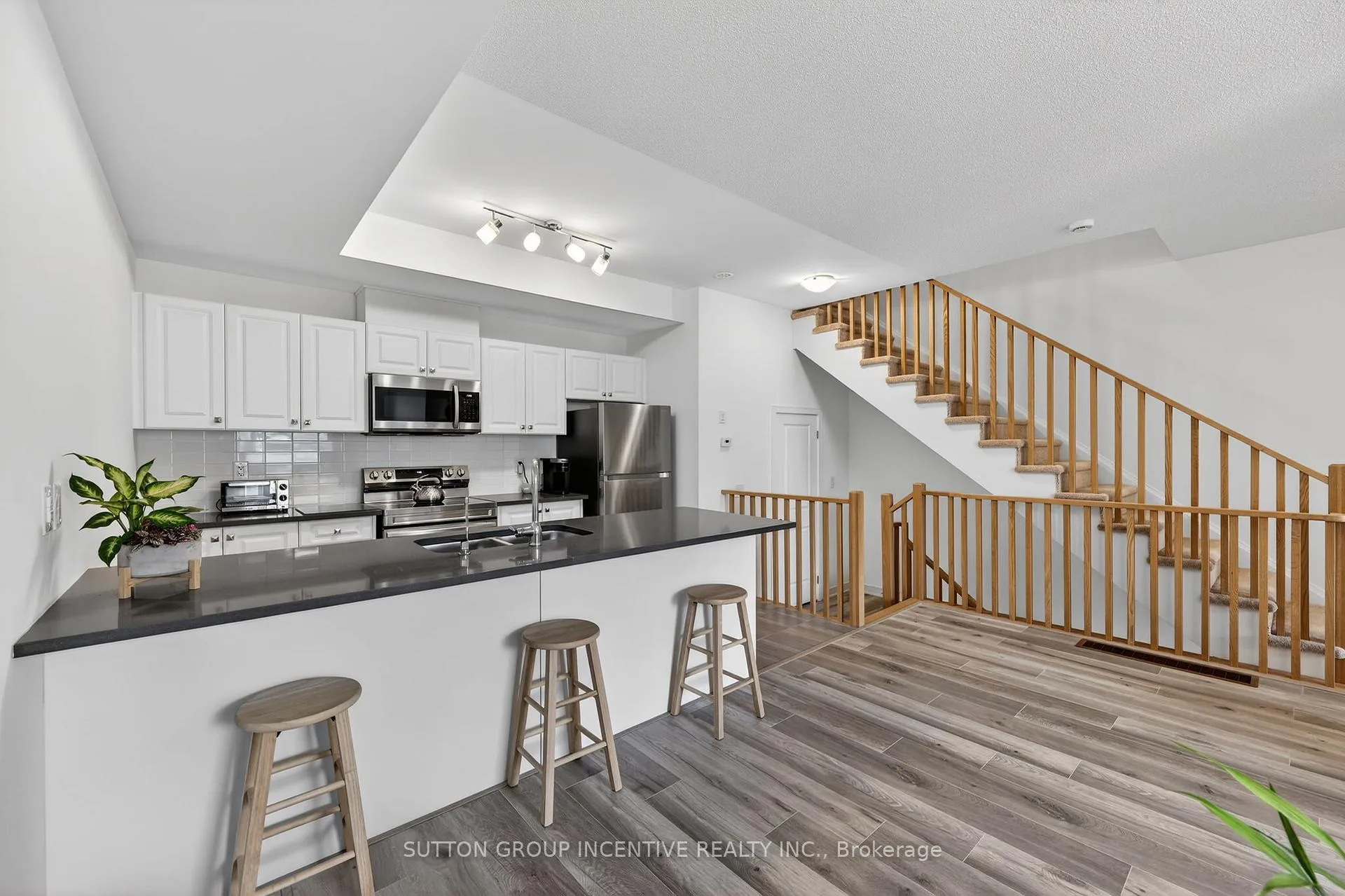 Photo 11 of 46 Spry Lane, Barrie, Innis-Shore — HOMEH