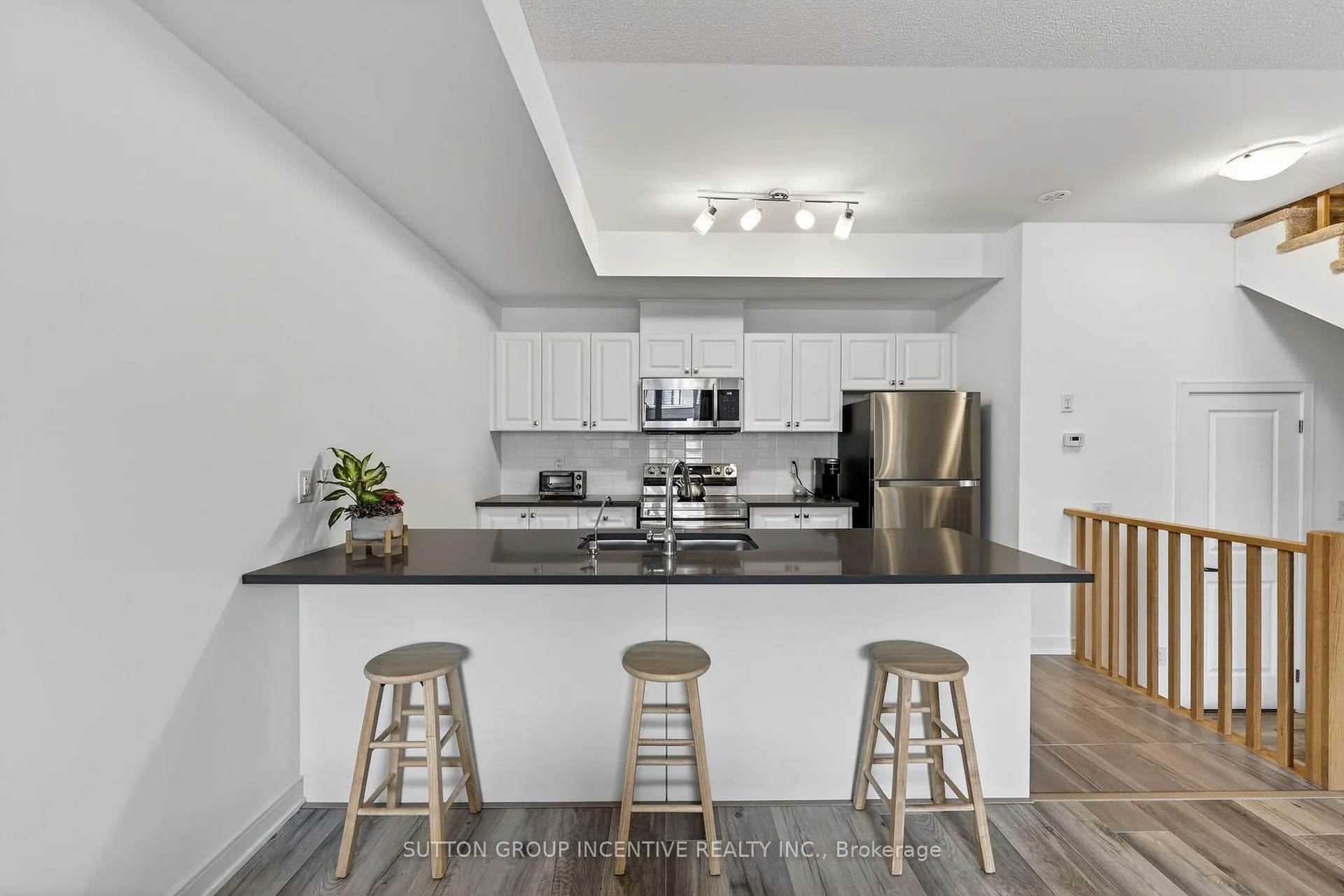 Photo 12 of 46 Spry Lane, Barrie, Innis-Shore — HOMEH