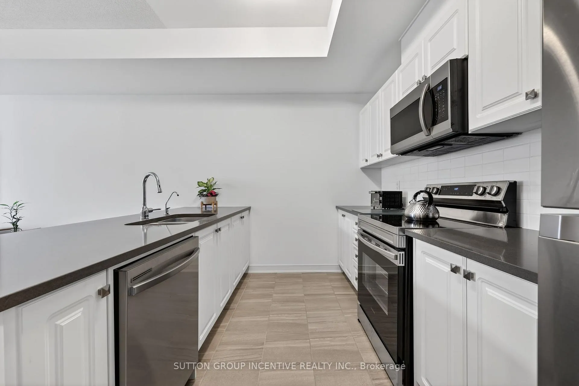 Photo 14 of 46 Spry Lane, Barrie, Innis-Shore — HOMEH
