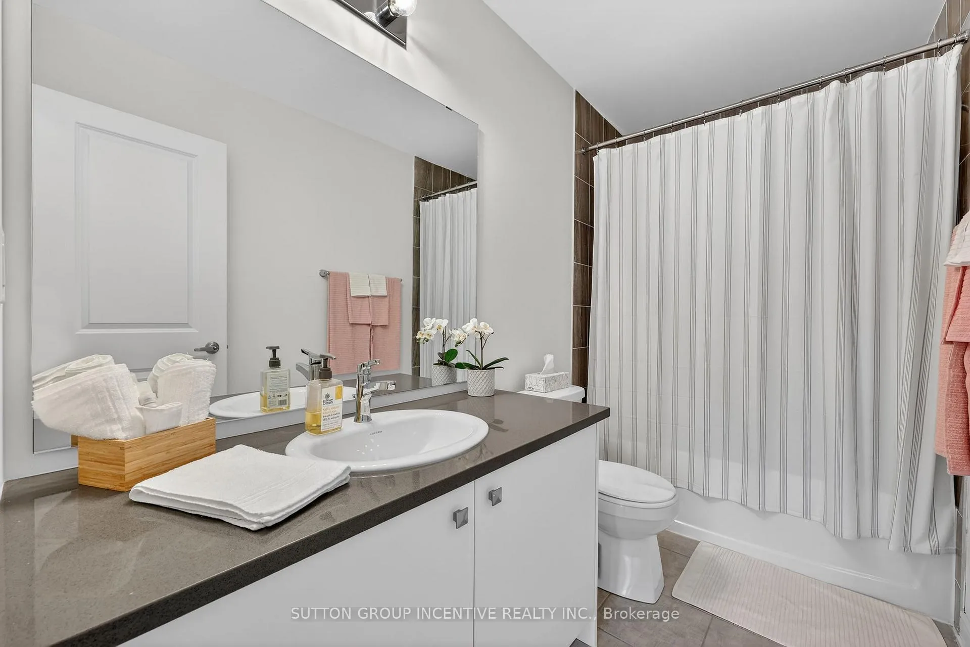 Photo 18 of 46 Spry Lane, Barrie, Innis-Shore — HOMEH