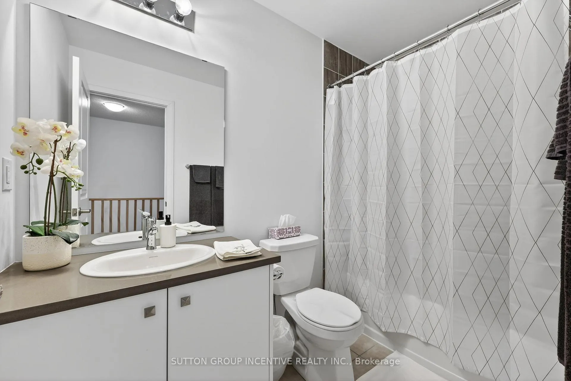 Photo 24 of 46 Spry Lane, Barrie, Innis-Shore — HOMEH