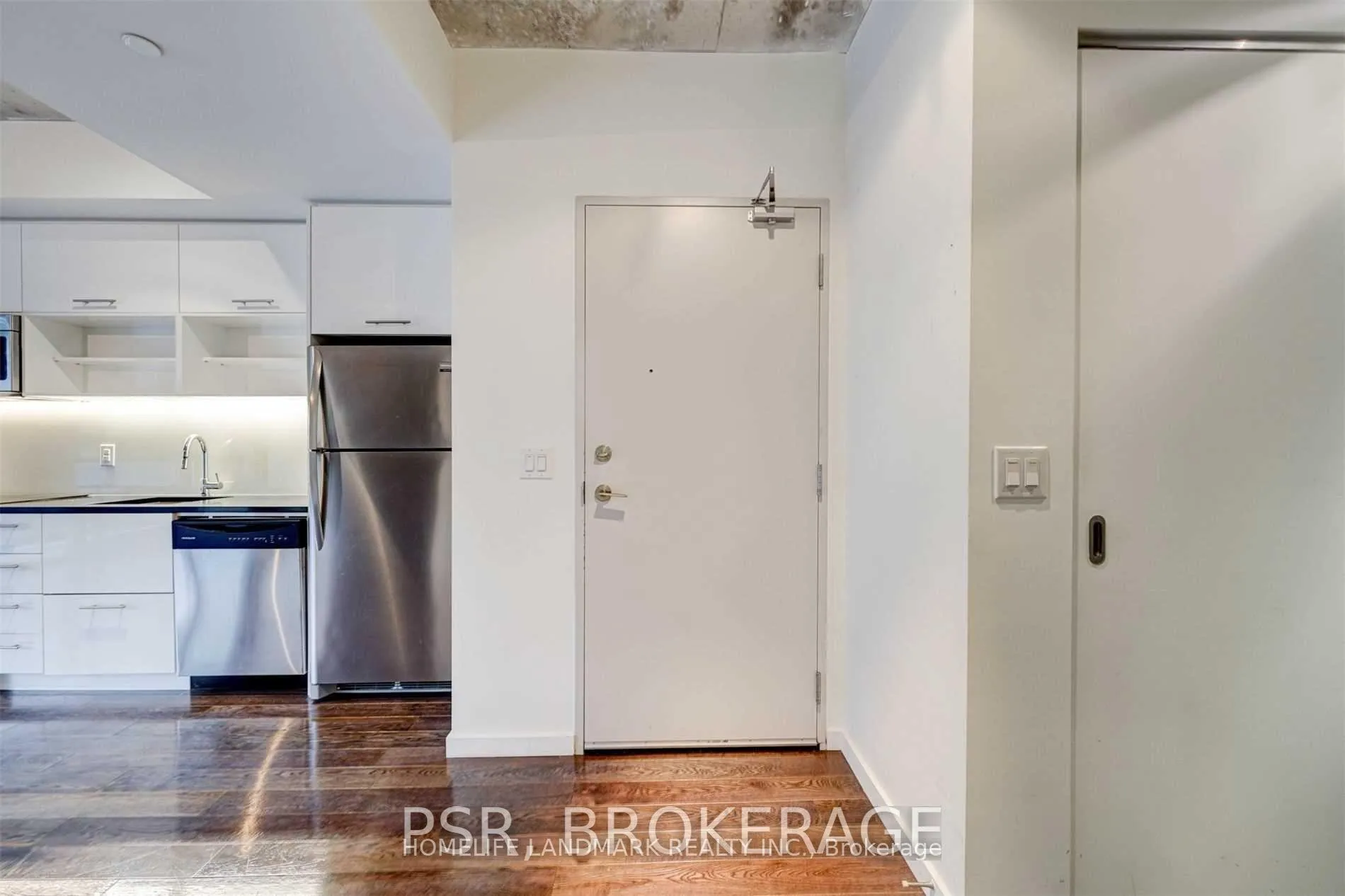 Photo 3 of Unit 617, 32 Trolley Crescent, Toronto, Moss Park — HOMEH