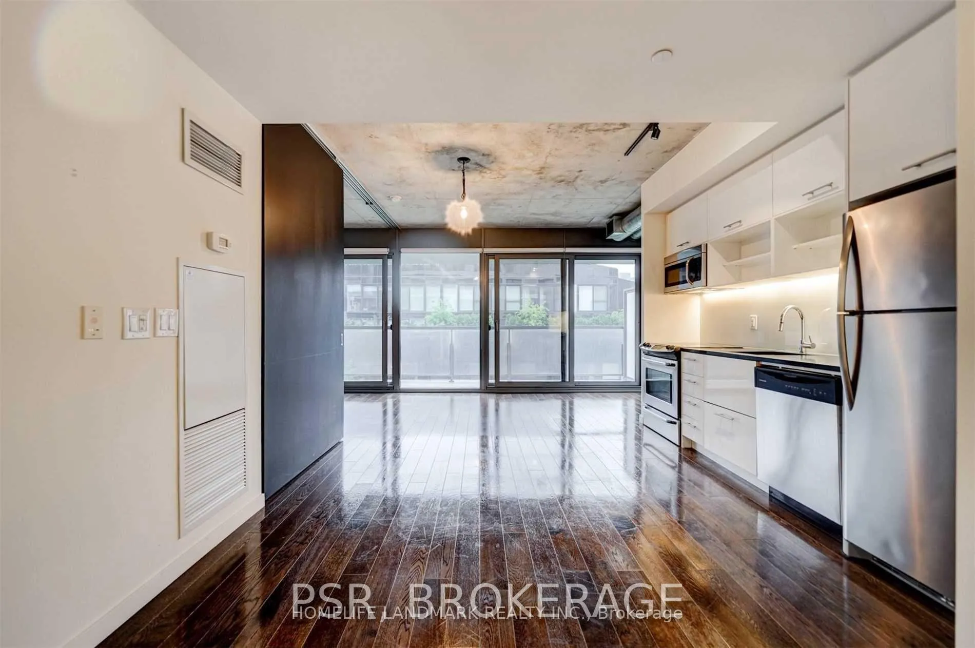 Photo 4 of Unit 617, 32 Trolley Crescent, Toronto, Moss Park — HOMEH