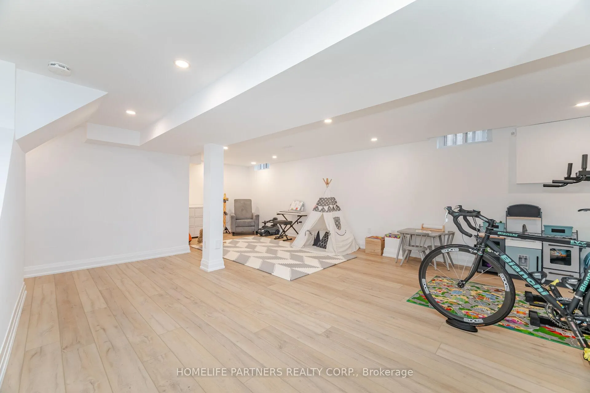 Photo 28 of 10 Culpepper Court, Caledon, Bolton North — HOMEH