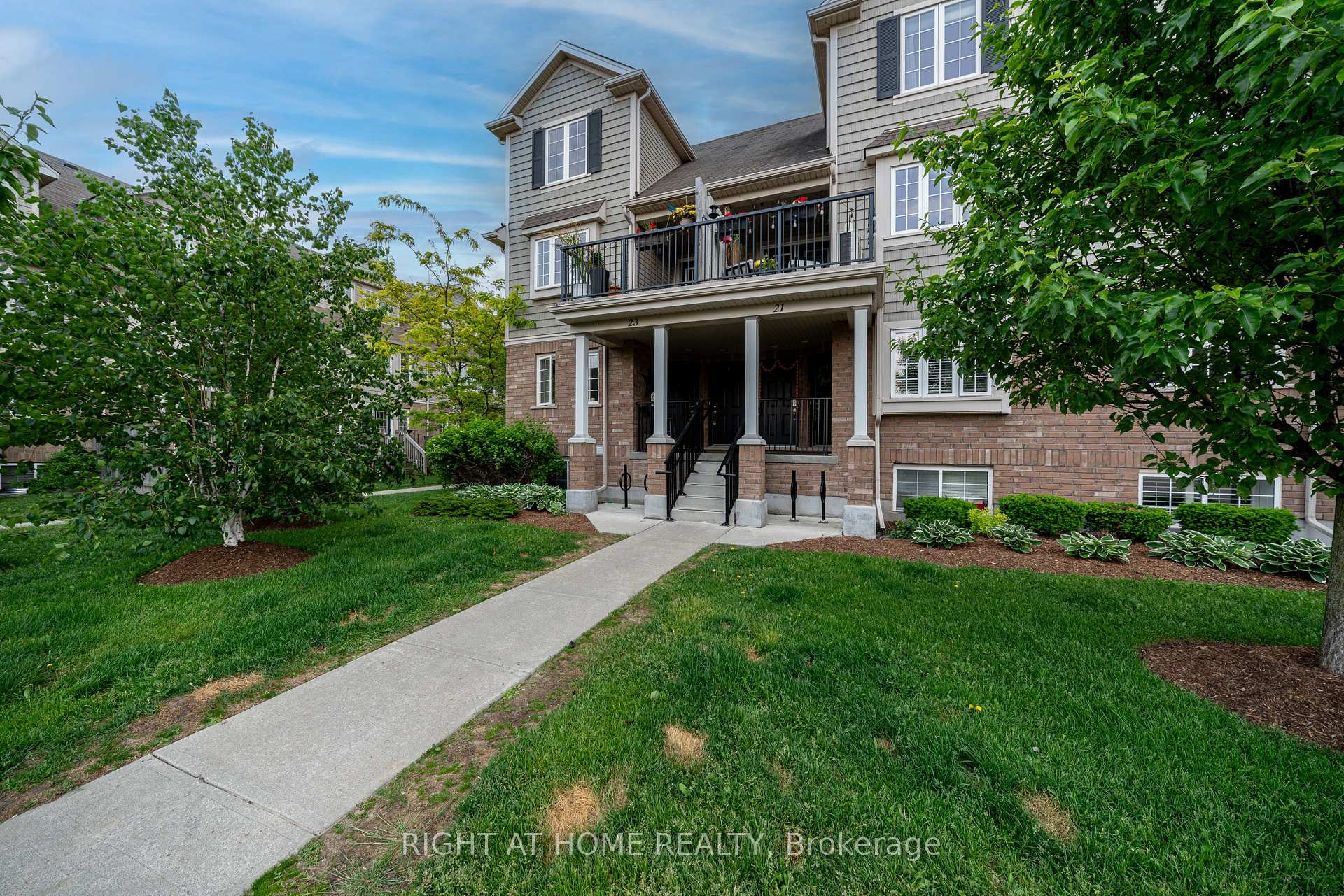 Photo 3 of Unit 23B, 15 Carere Crescent, Guelph, Victoria North — HOMEH