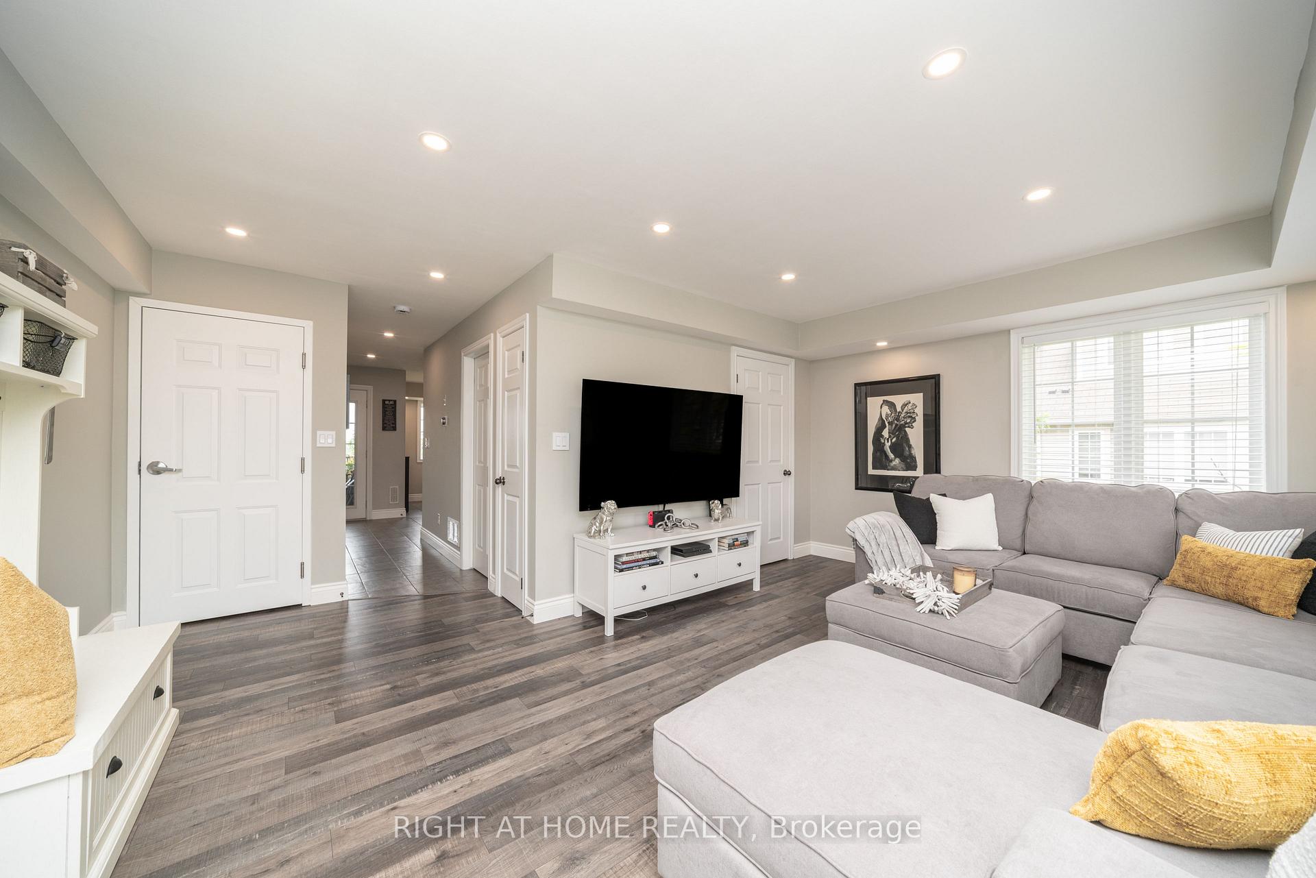 Photo 11 of Unit 23B, 15 Carere Crescent, Guelph, Victoria North — HOMEH