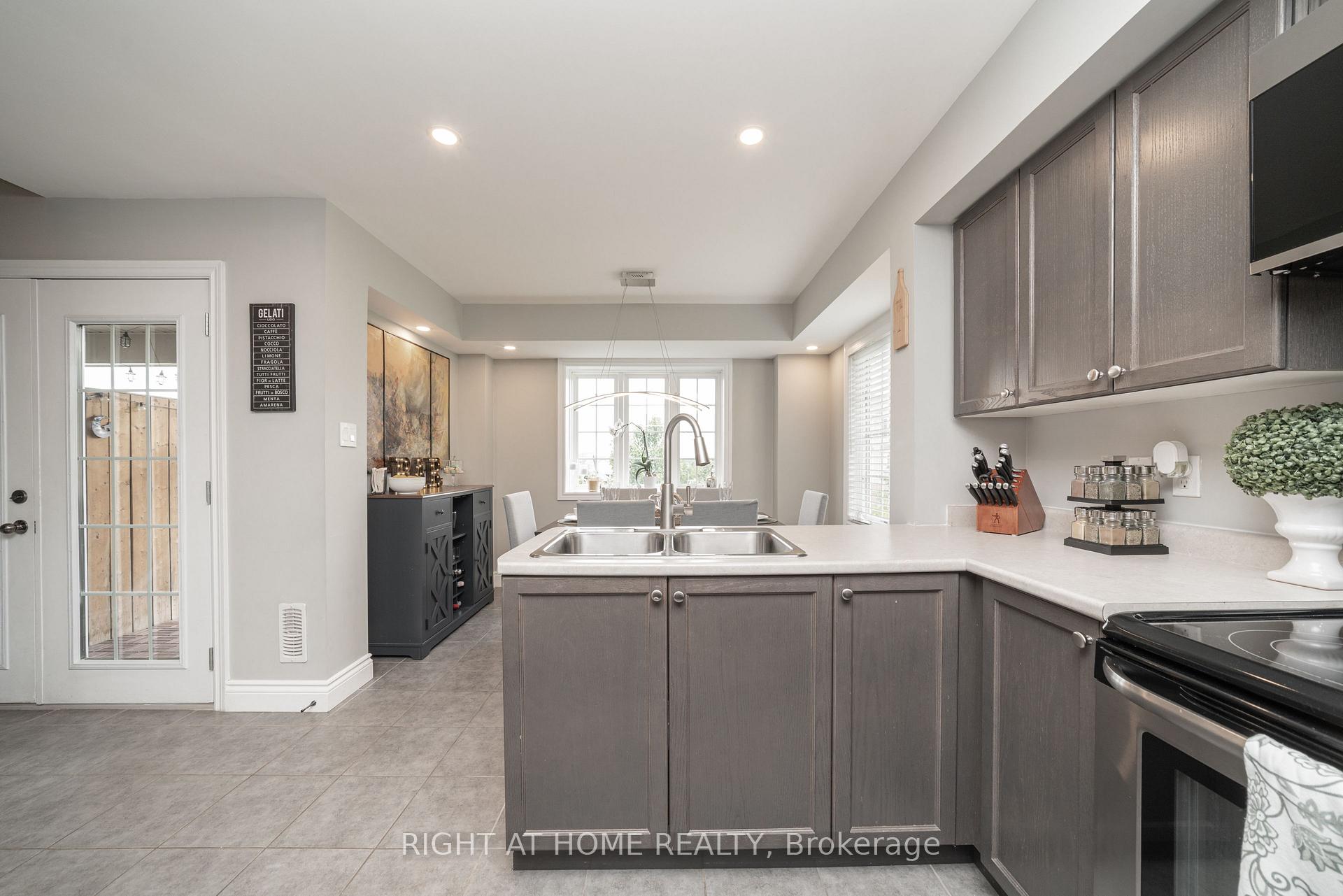 Photo 22 of Unit 23B, 15 Carere Crescent, Guelph, Victoria North — HOMEH
