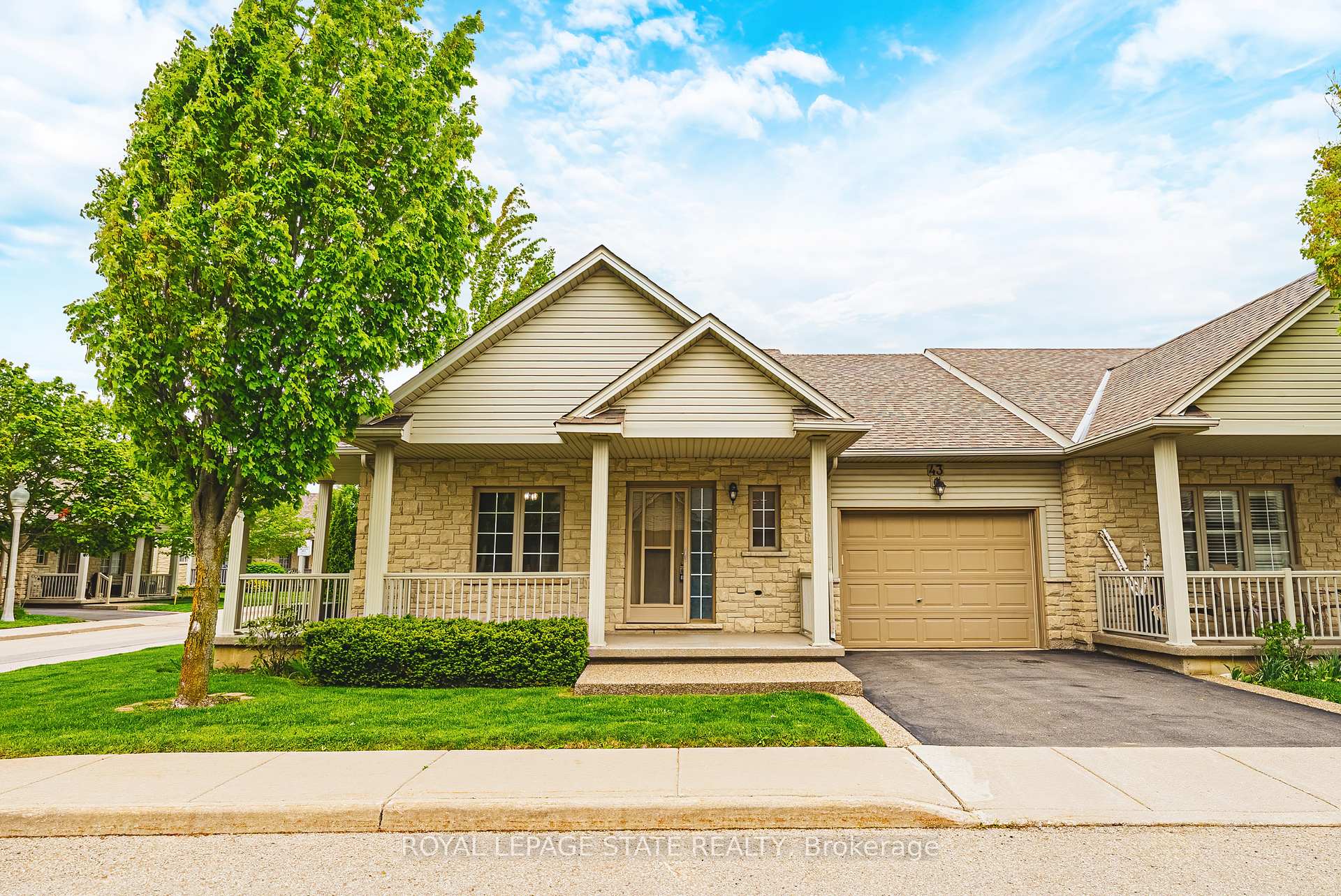 Photo 2 of Unit 43, 130 Southbrook Drive, Hamilton, Binbrook — HOMEH