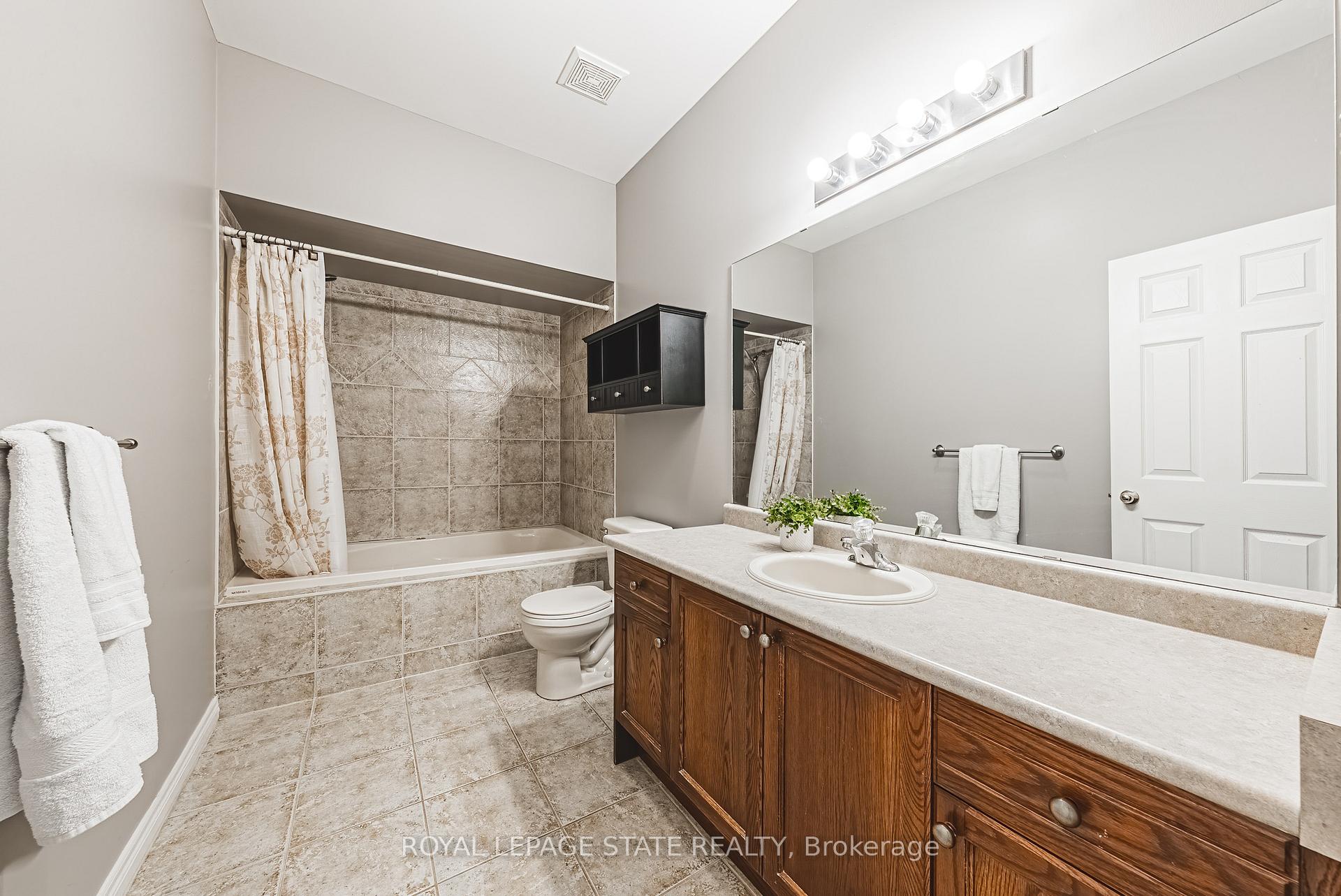 Photo 23 of Unit 43, 130 Southbrook Drive, Hamilton, Binbrook — HOMEH