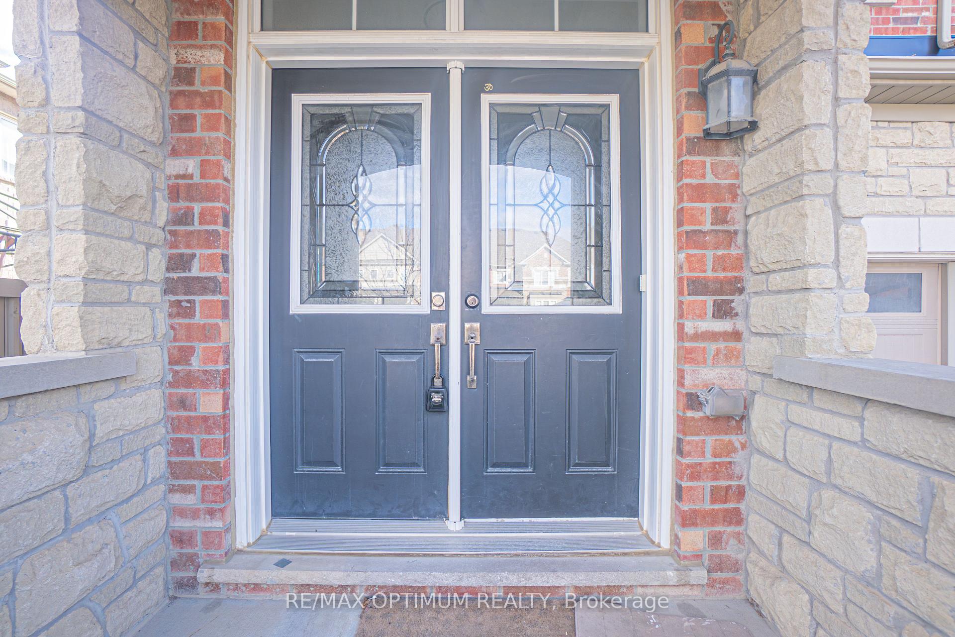 Photo 3 of 607 Remembrance Road, Brampton, Northwest Brampton — HOMEH