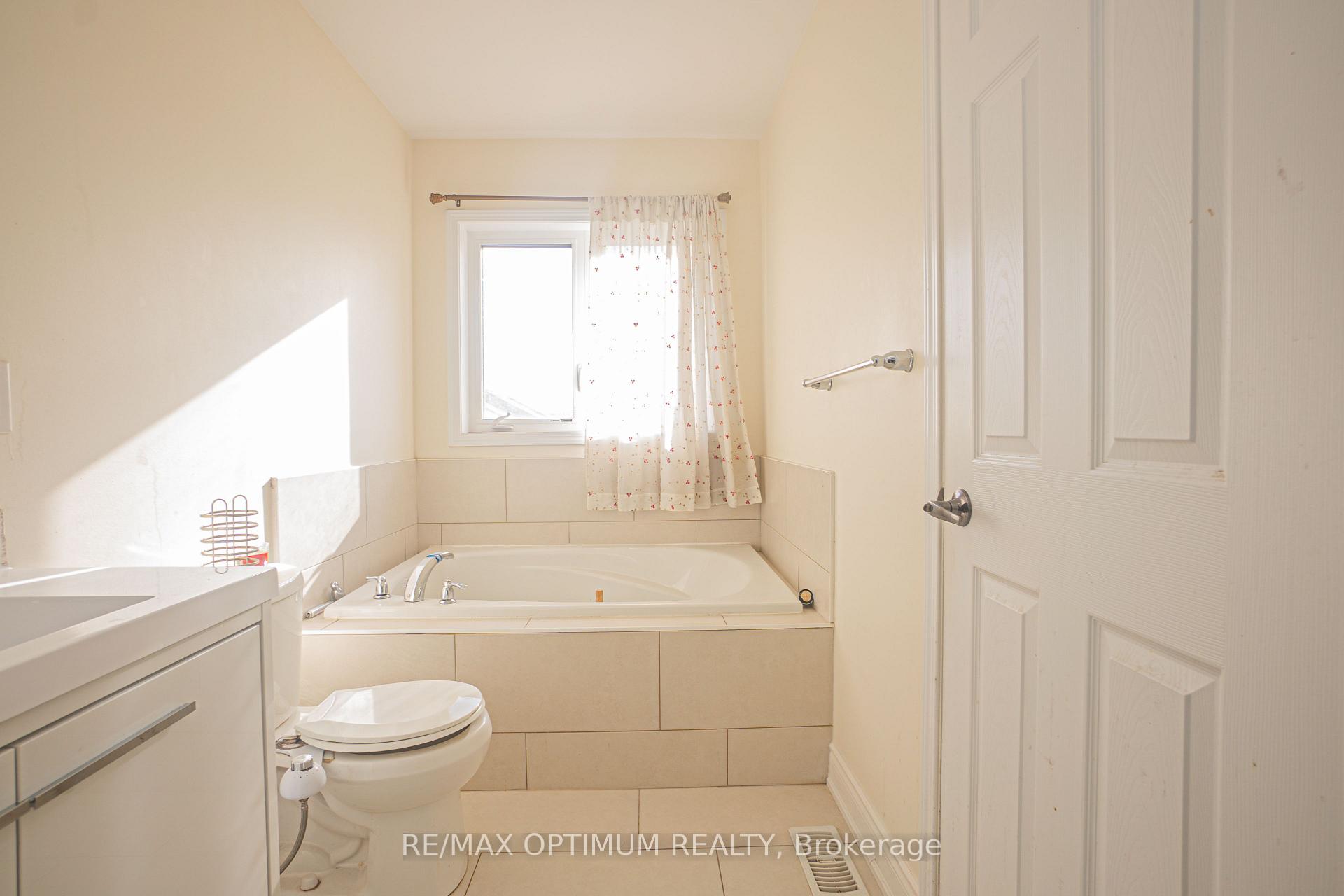 Photo 15 of 607 Remembrance Road, Brampton, Northwest Brampton — HOMEH