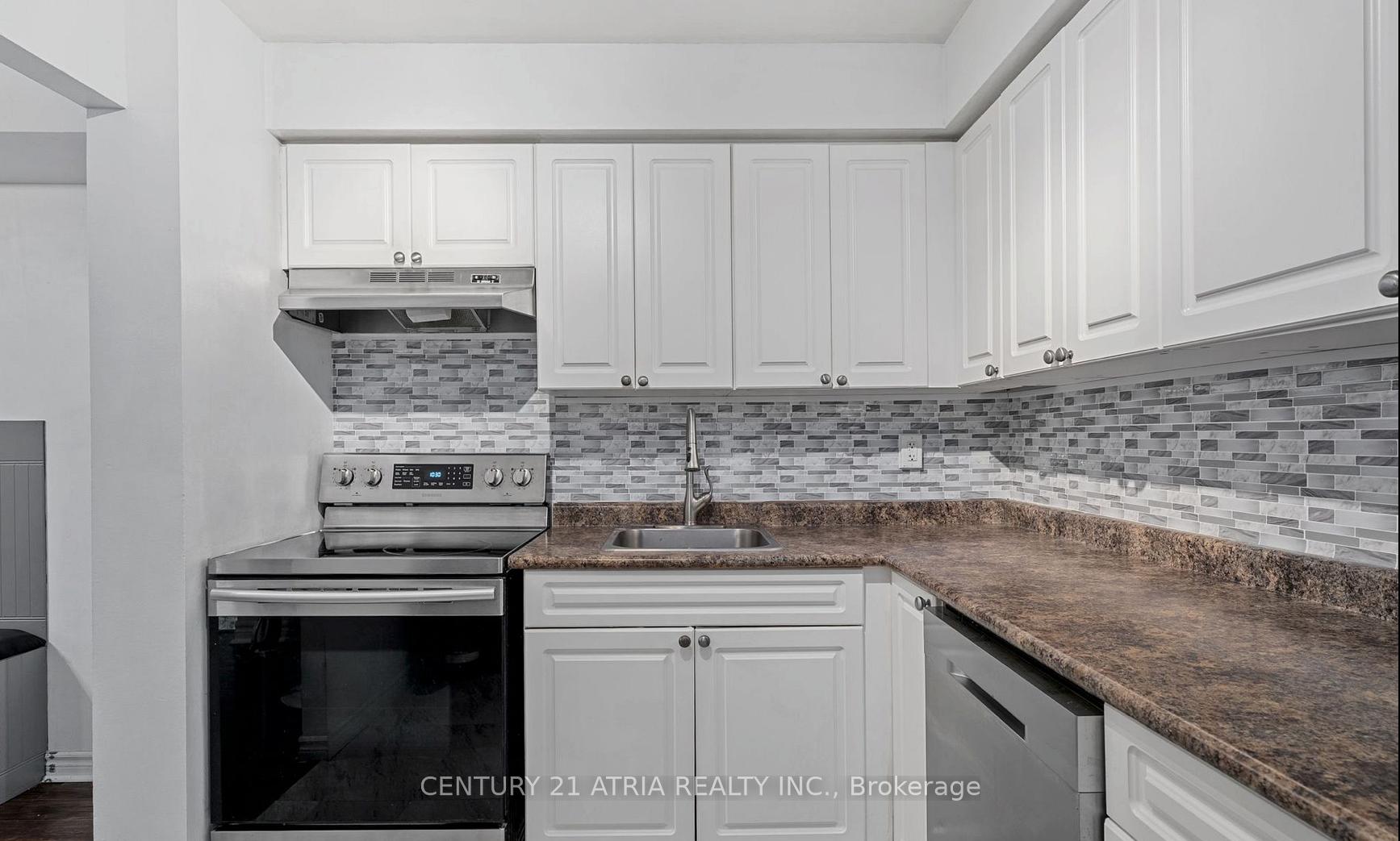 Photo 10 of 299 Milestone Crescent, Aurora, Aurora Village — HOMEH