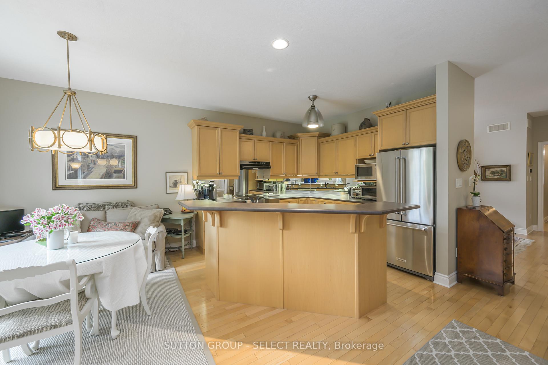 Photo 7 of Unit 5, 578 Mcgarrell Place, London, North R — HOMEH