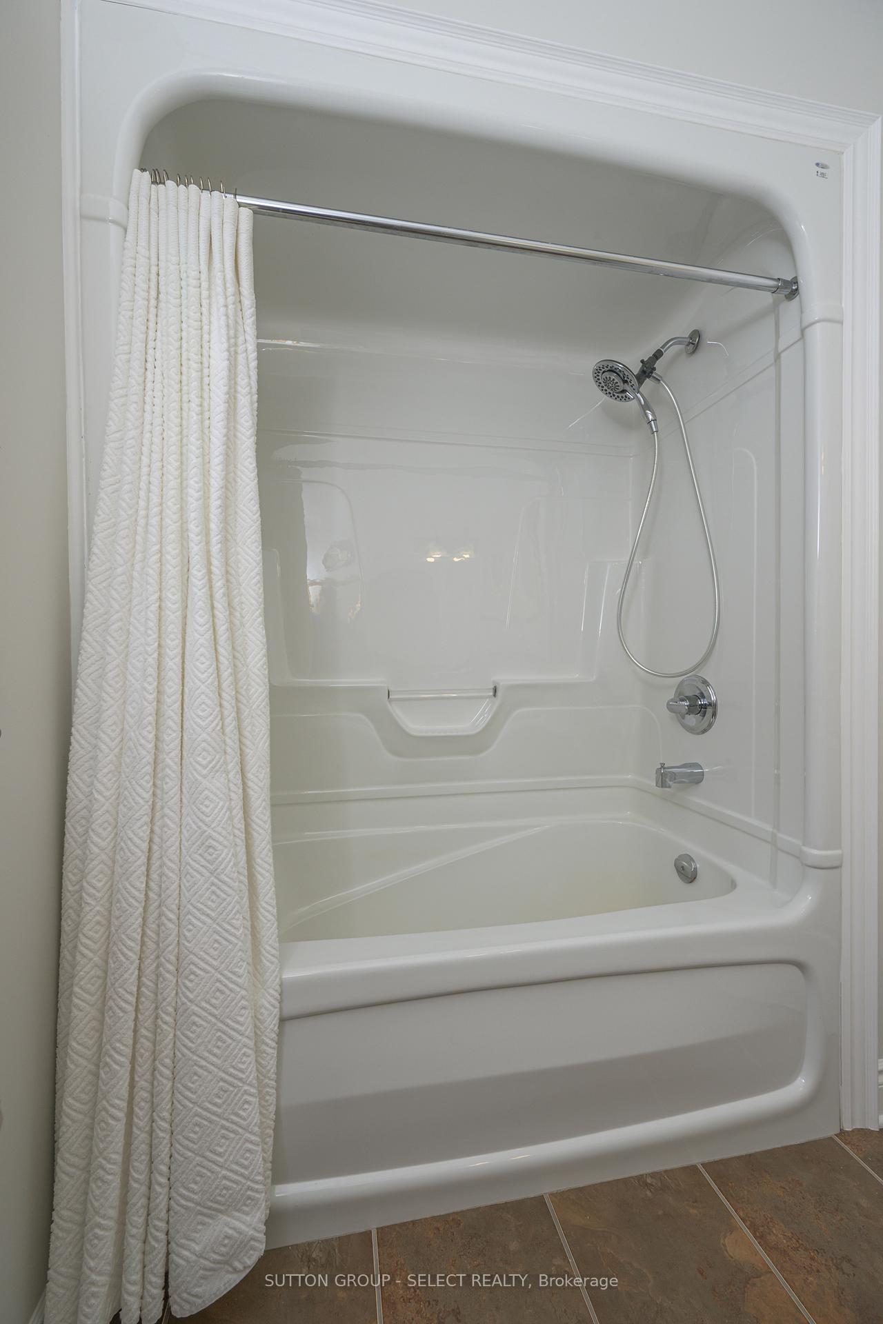 Photo 23 of Unit 5, 578 Mcgarrell Place, London, North R — HOMEH