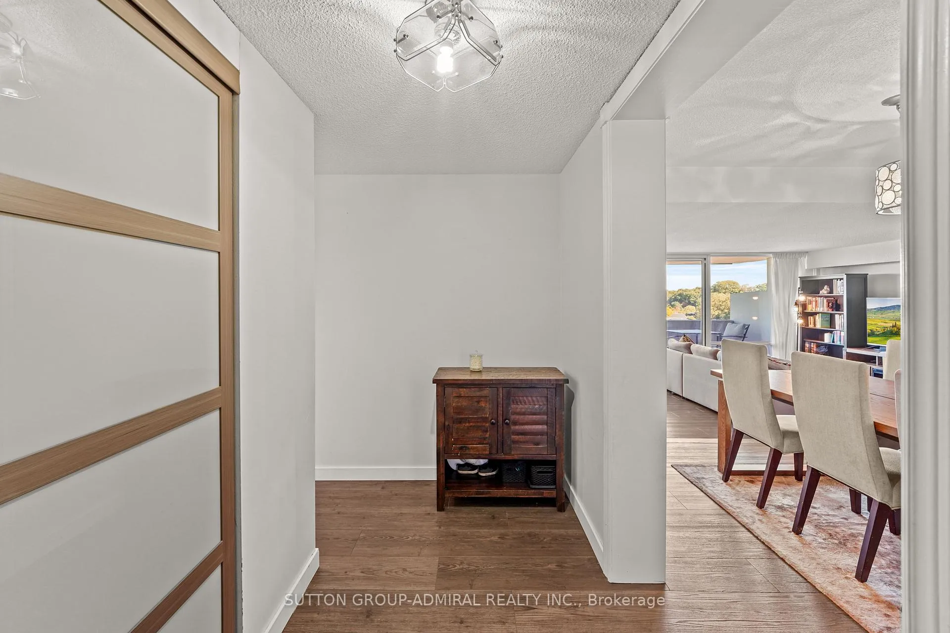 Photo 4 of Unit 1001, 270 Scarlett Road, Toronto, Rockcliffe-Smythe — HOMEH