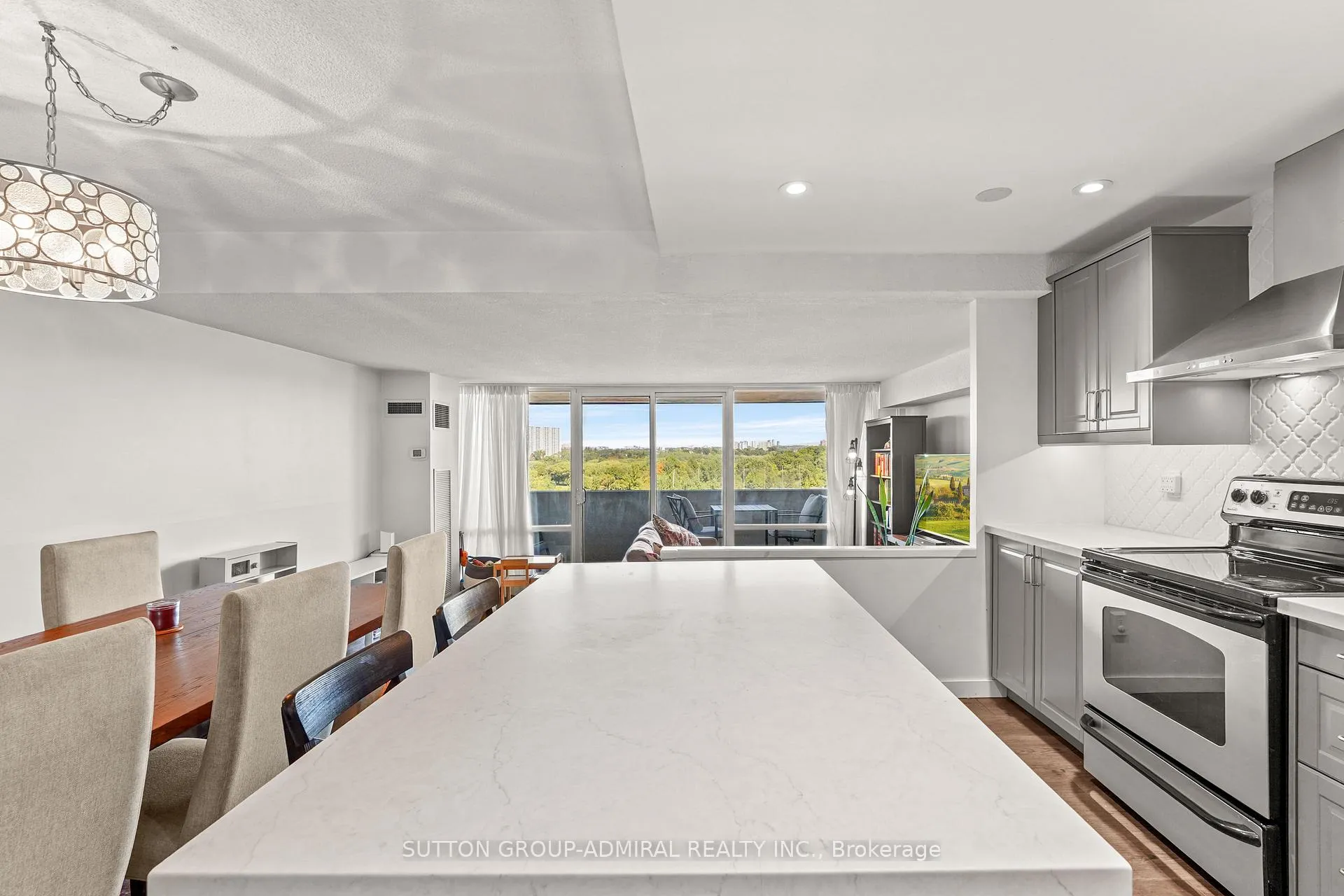 Photo 8 of Unit 1001, 270 Scarlett Road, Toronto, Rockcliffe-Smythe — HOMEH