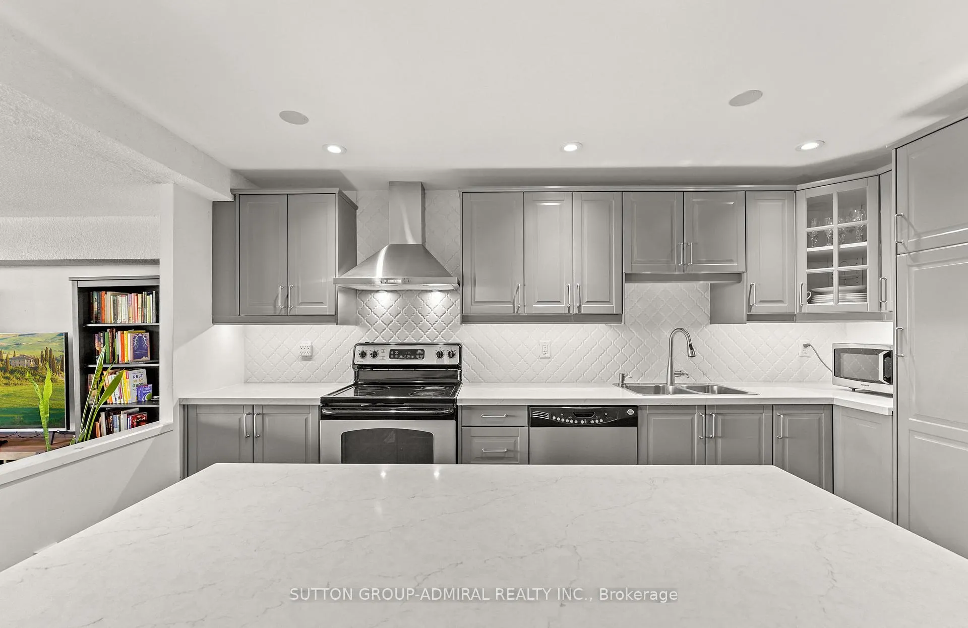 Photo 10 of Unit 1001, 270 Scarlett Road, Toronto, Rockcliffe-Smythe — HOMEH