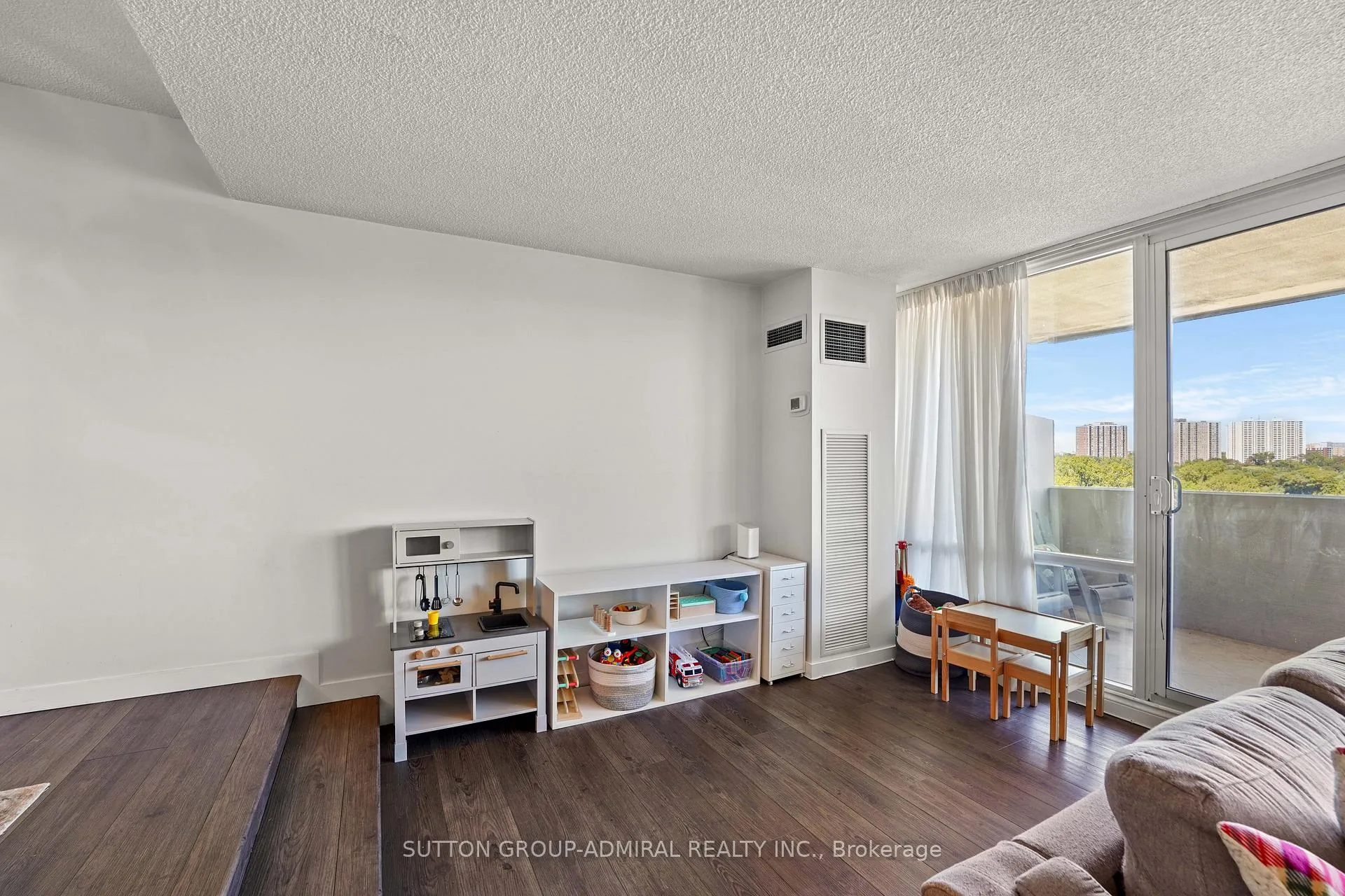 Photo 18 of Unit 1001, 270 Scarlett Road, Toronto, Rockcliffe-Smythe — HOMEH