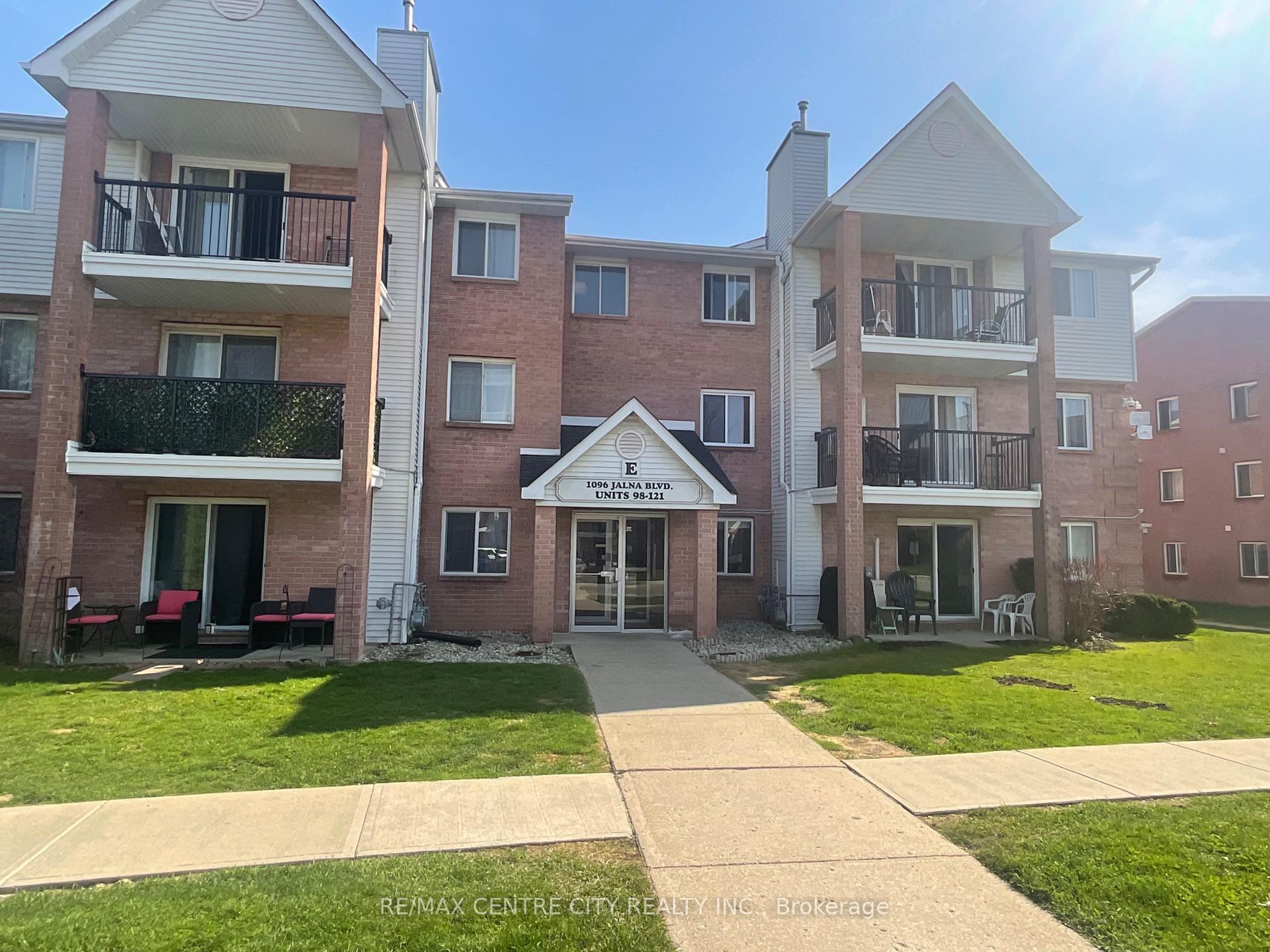 Front of Unit 121, 1096 Jalna Boulevard