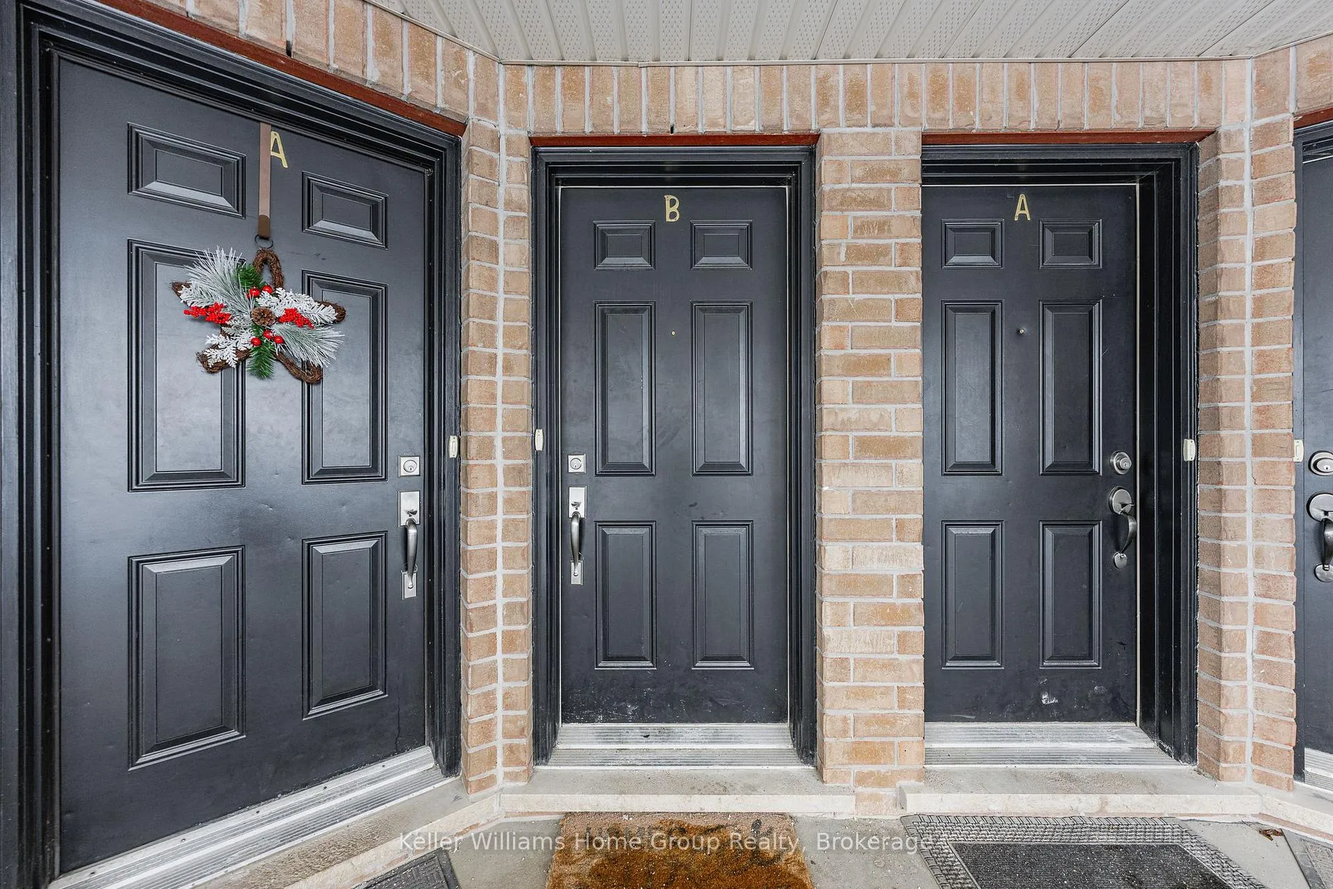 Photo 3 of Unit 35B, 15 Carere Crescent, Guelph, Victoria North — HOMEH