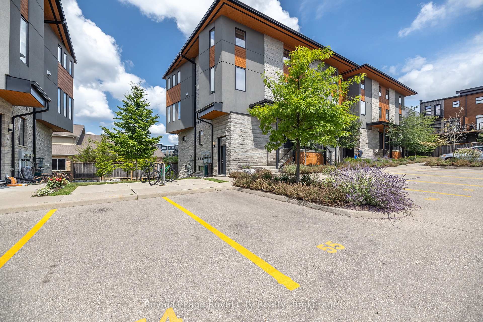 Photo 2 of Unit 17, 32 Arkell Road, Guelph, Kortright East — HOMEH
